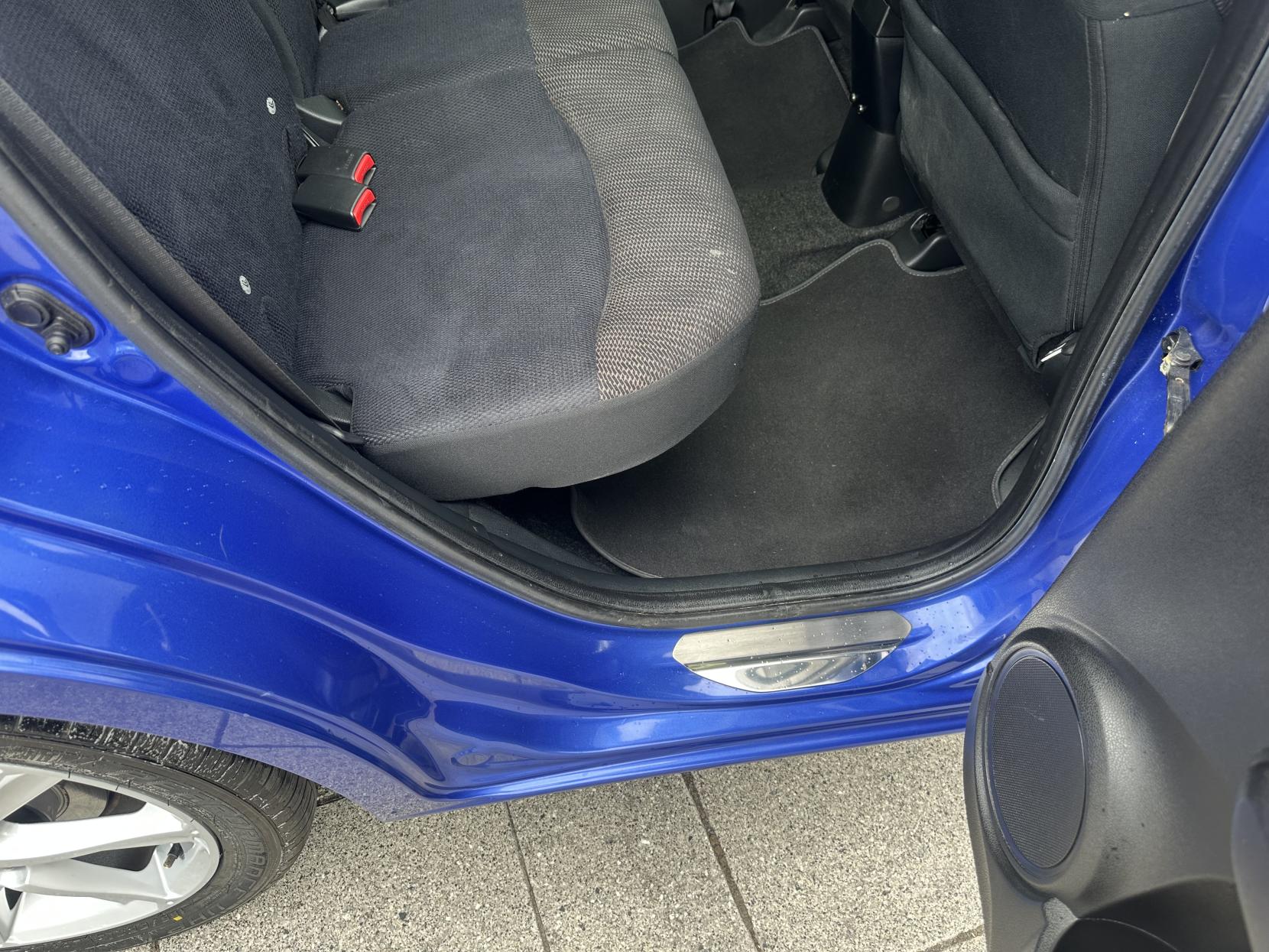 Honda Jazz 1.4 i-VTEC EX Hatchback 5dr Petrol CVT Euro 5 (99 ps)