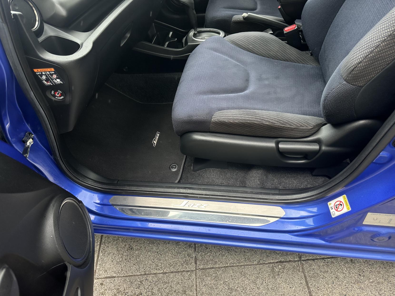 Honda Jazz 1.4 i-VTEC EX Hatchback 5dr Petrol CVT Euro 5 (99 ps)