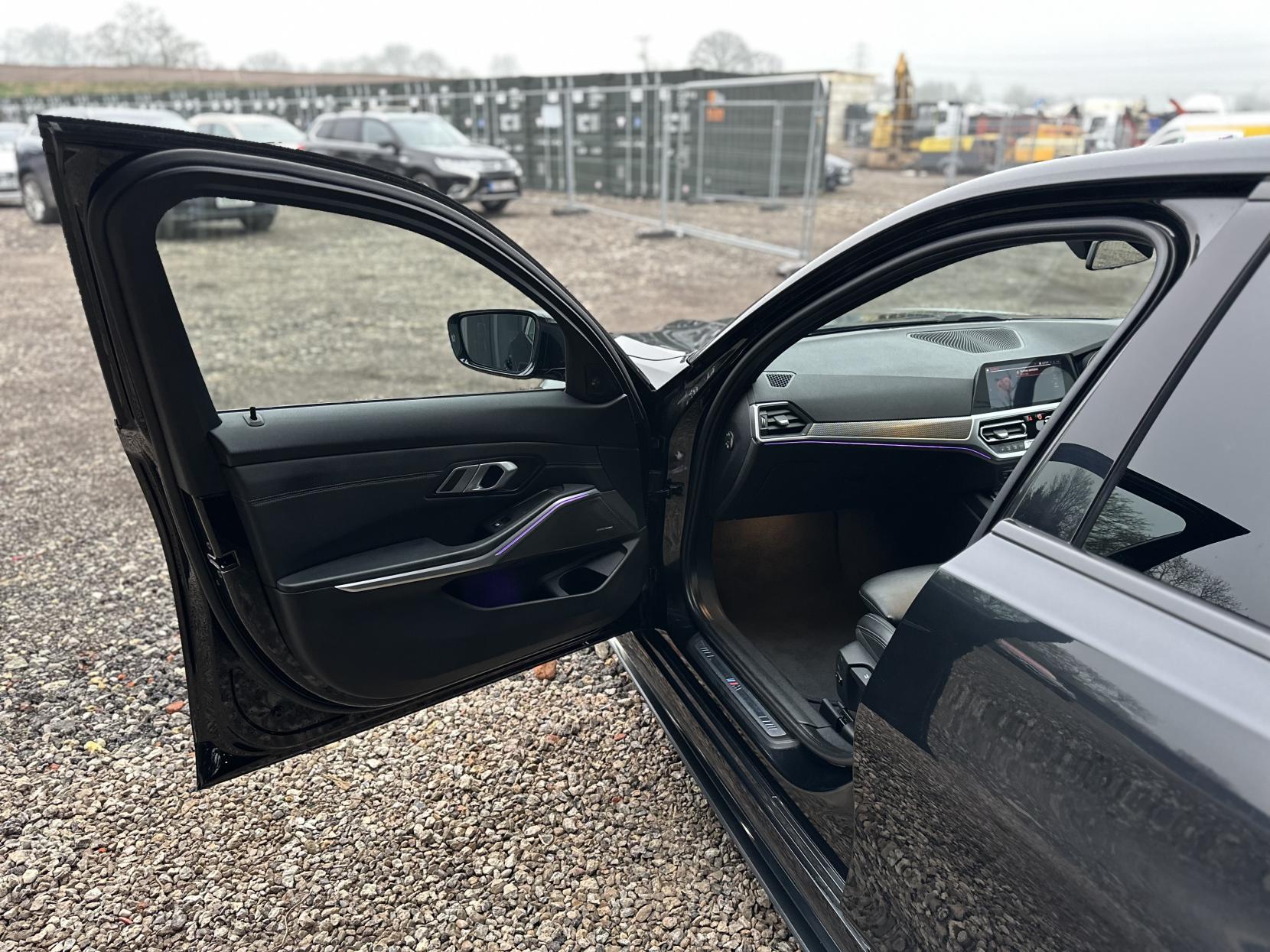 BMW 3 Series 2.0 320d M Sport Saloon 4dr Diesel Auto Euro 6 (s/s) (190 ps)