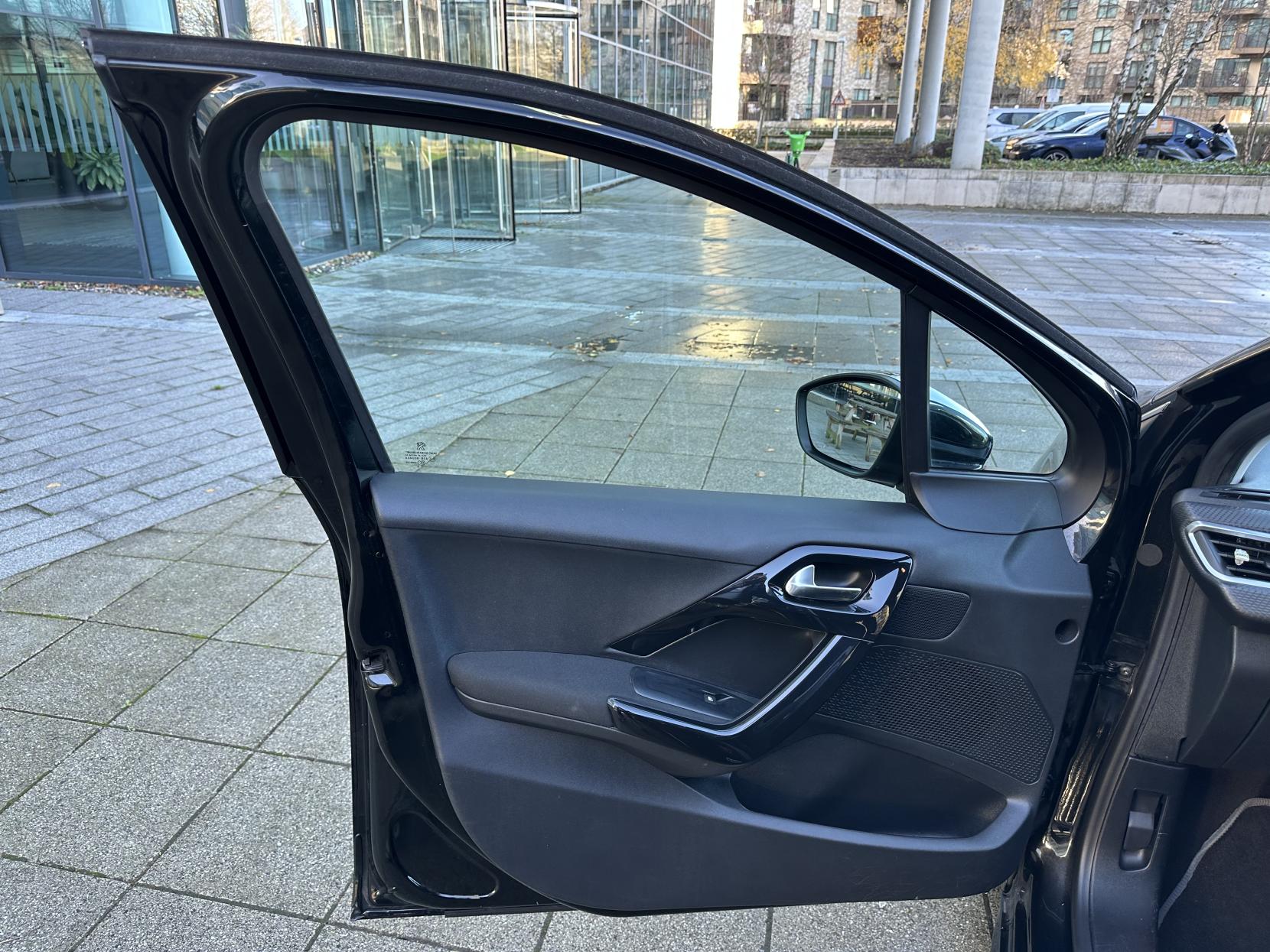 Peugeot 208 1.2 PureTech Allure Hatchback 5dr Petrol Manual Euro 6 (82 ps)