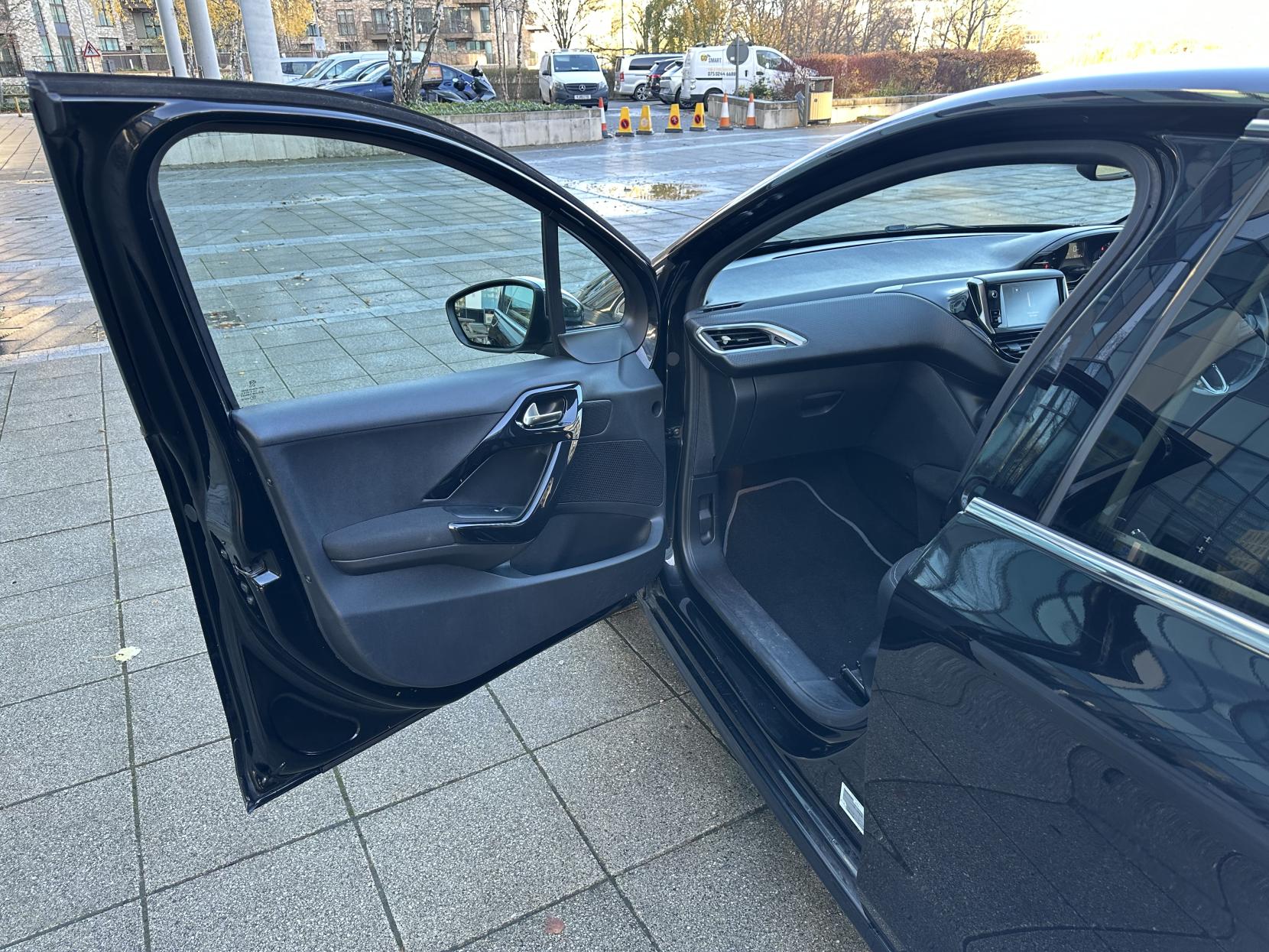 Peugeot 208 1.2 PureTech Allure Hatchback 5dr Petrol Manual Euro 6 (82 ps)