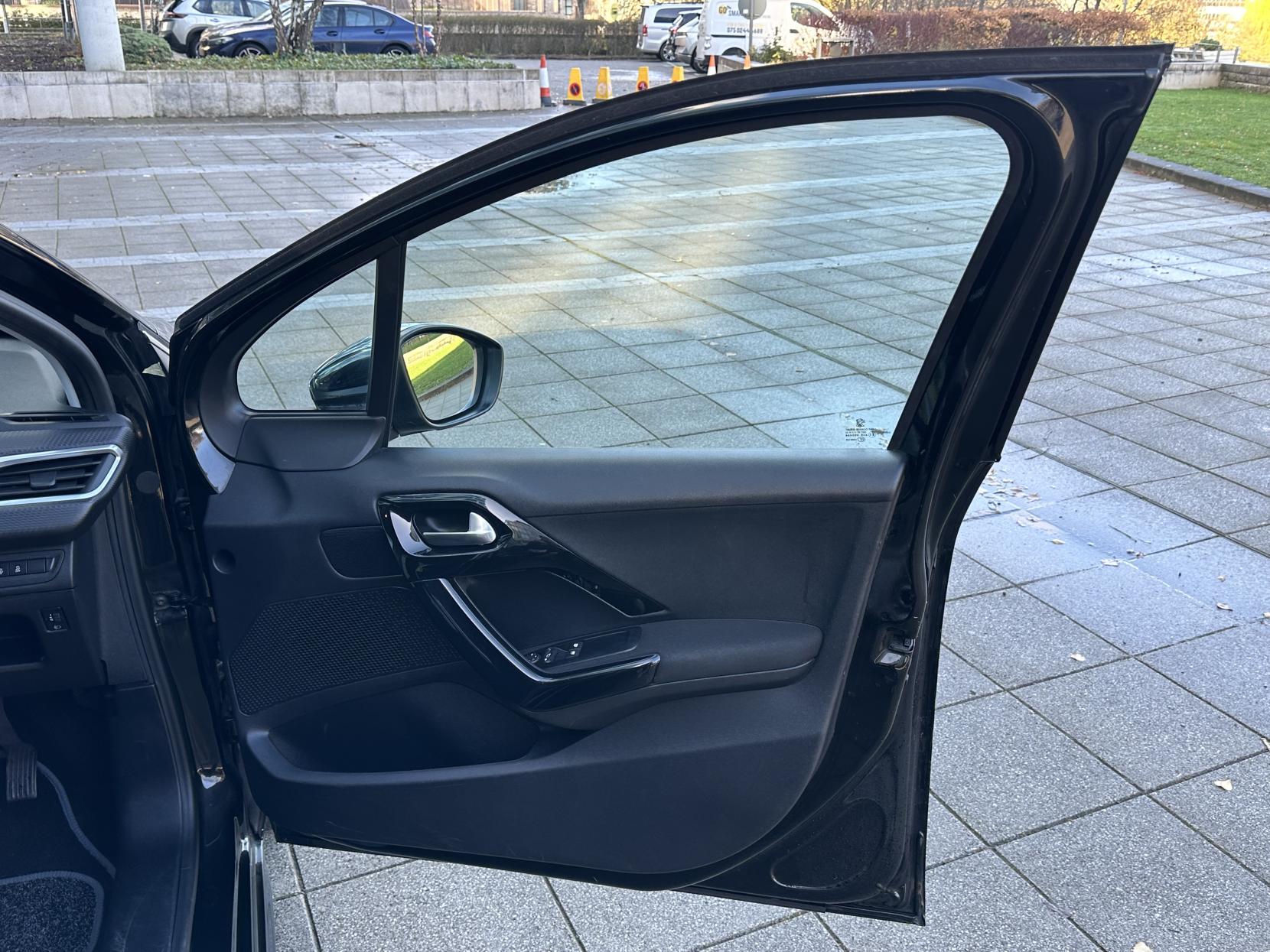 Peugeot 208 1.2 PureTech Allure Hatchback 5dr Petrol Manual Euro 6 (82 ps)