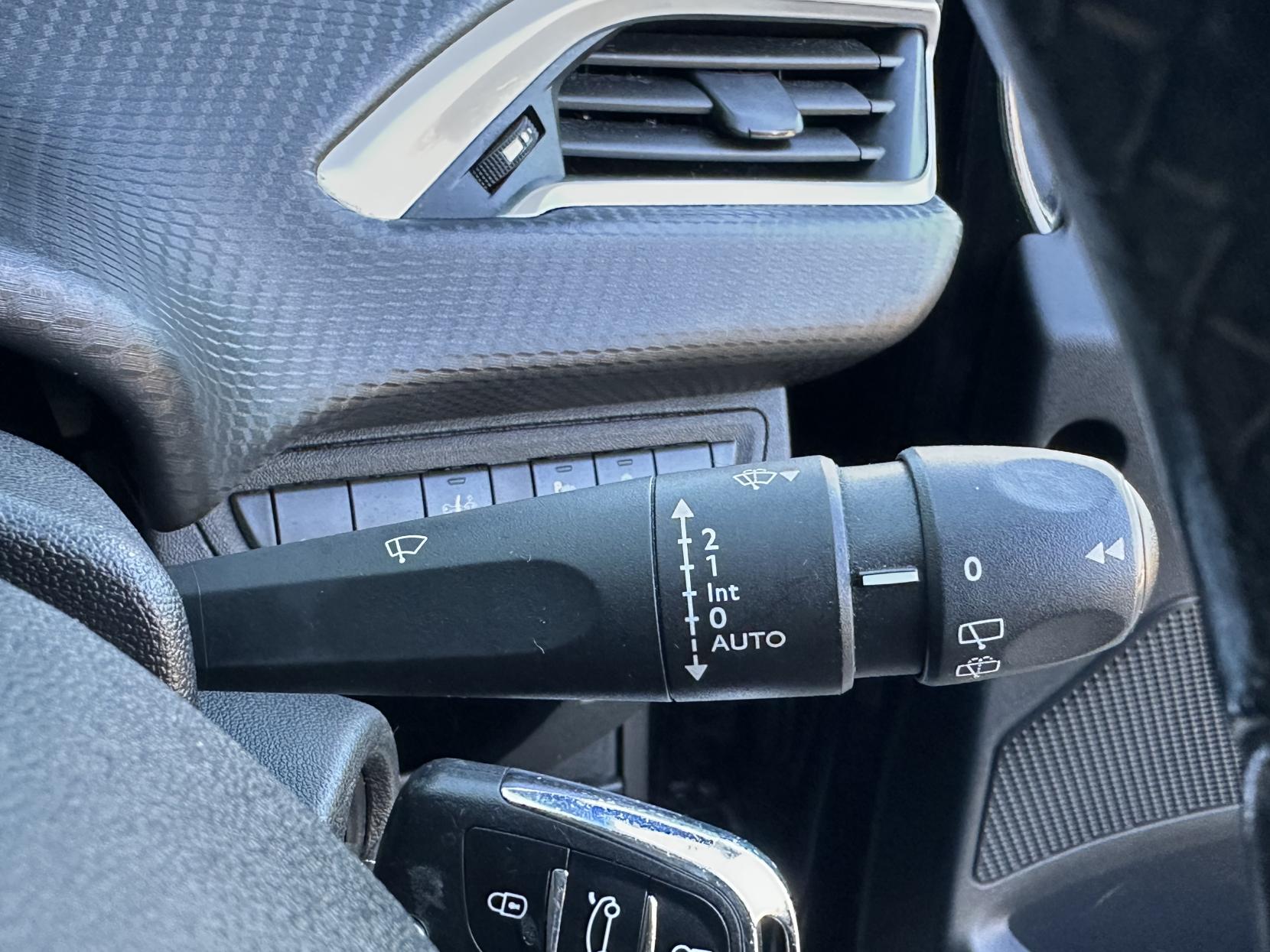 Peugeot 208 1.2 PureTech Allure Hatchback 5dr Petrol Manual Euro 6 (82 ps)