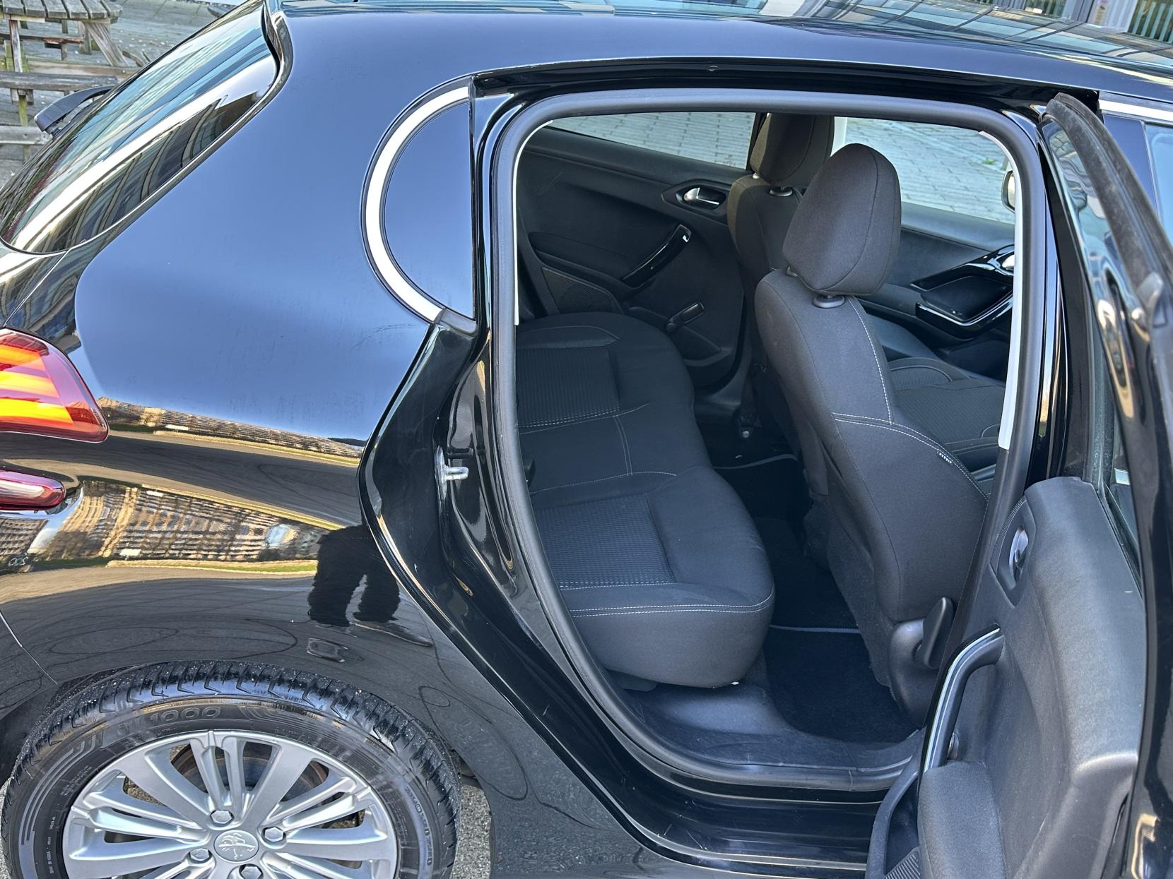 Peugeot 208 1.2 PureTech Allure Hatchback 5dr Petrol Manual Euro 6 (82 ps)