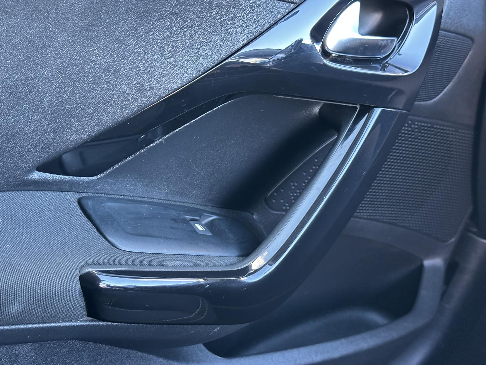 Peugeot 208 1.2 PureTech Allure Hatchback 5dr Petrol Manual Euro 6 (82 ps)