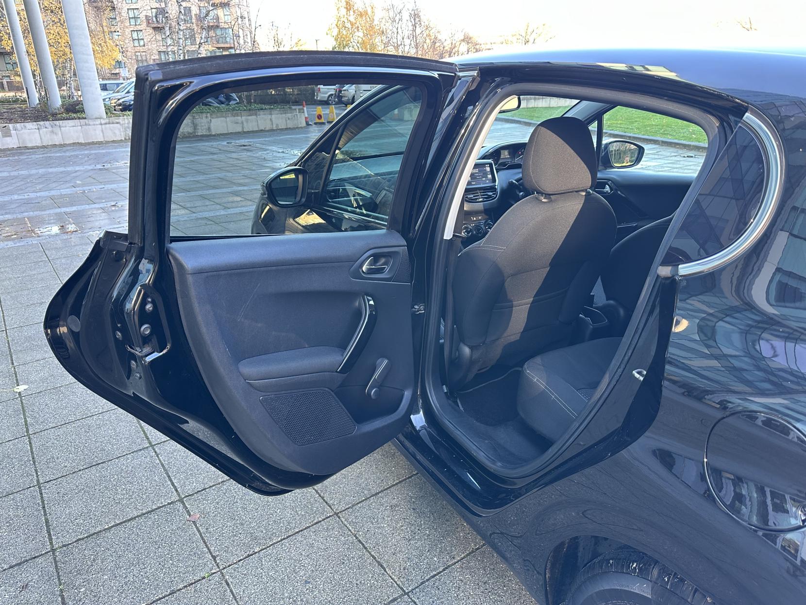 Peugeot 208 1.2 PureTech Allure Hatchback 5dr Petrol Manual Euro 6 (82 ps)