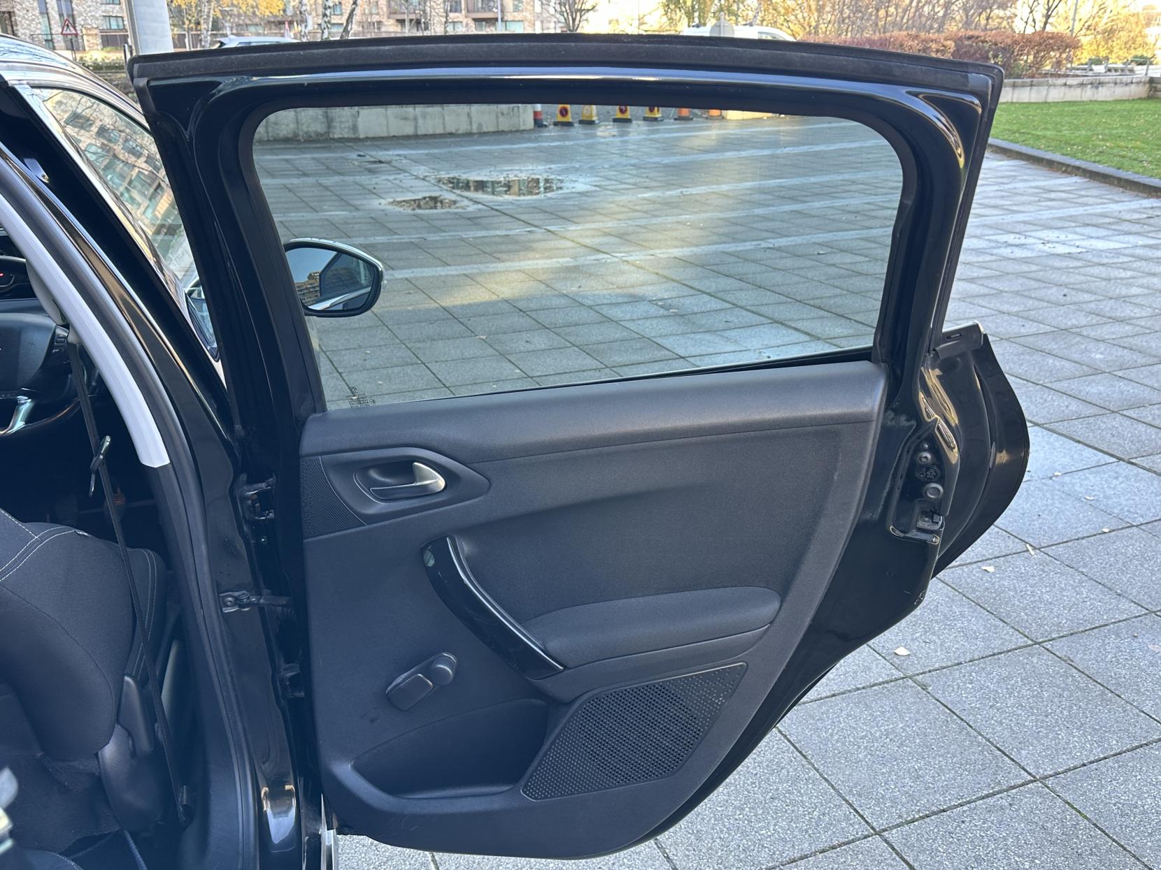 Peugeot 208 1.2 PureTech Allure Hatchback 5dr Petrol Manual Euro 6 (82 ps)