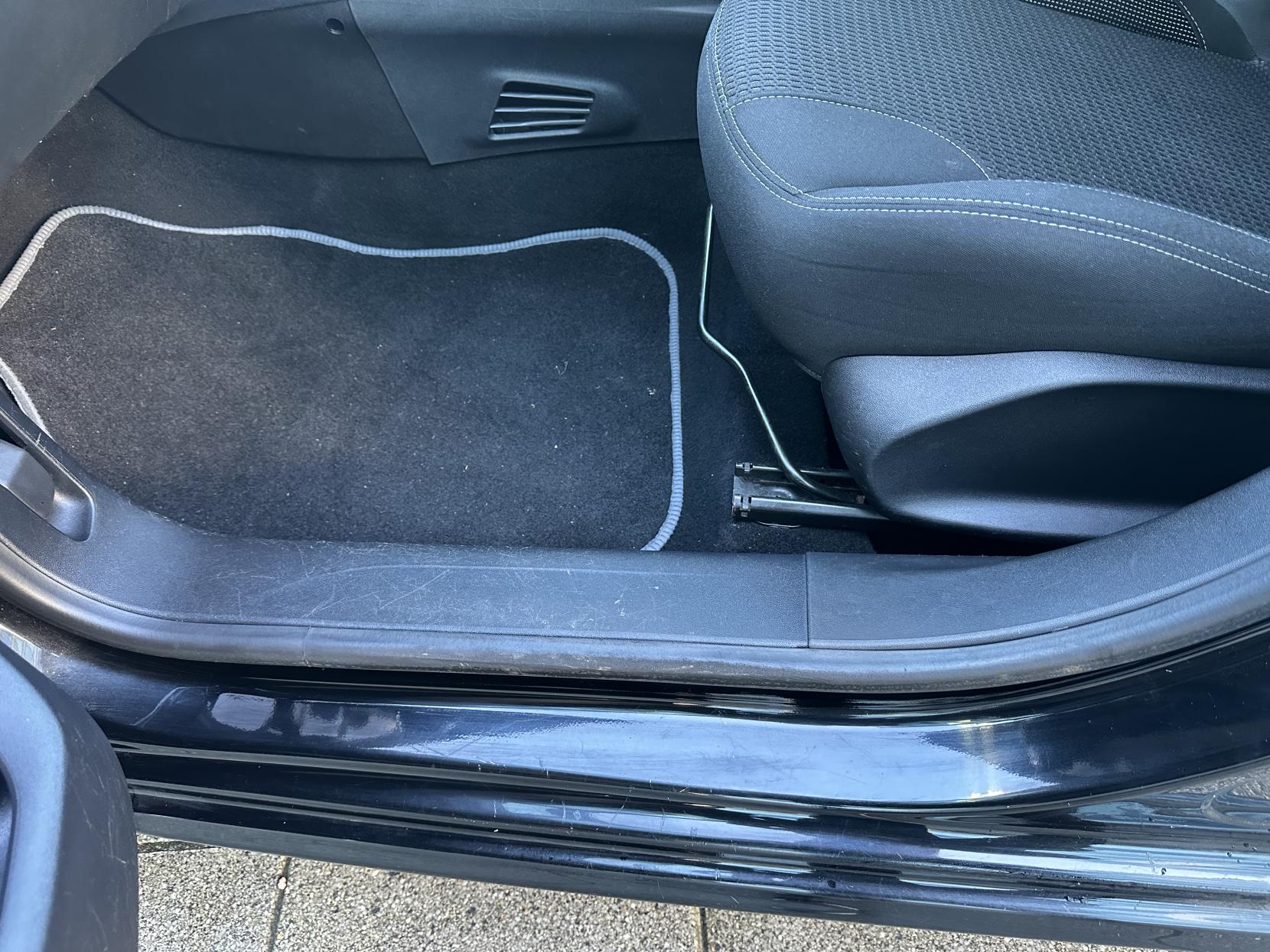 Peugeot 208 1.2 PureTech Allure Hatchback 5dr Petrol Manual Euro 6 (82 ps)