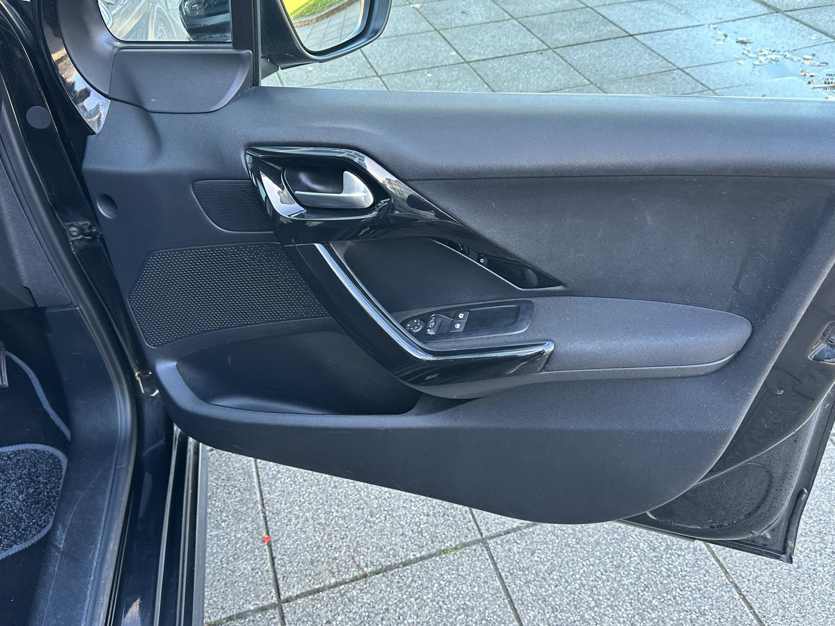 Peugeot 208 1.2 PureTech Allure Hatchback 5dr Petrol Manual Euro 6 (82 ps)