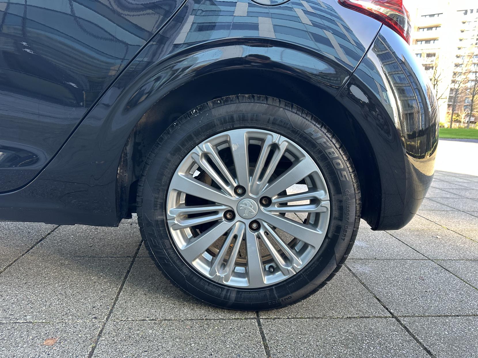 Peugeot 208 1.2 PureTech Allure Hatchback 5dr Petrol Manual Euro 6 (82 ps)