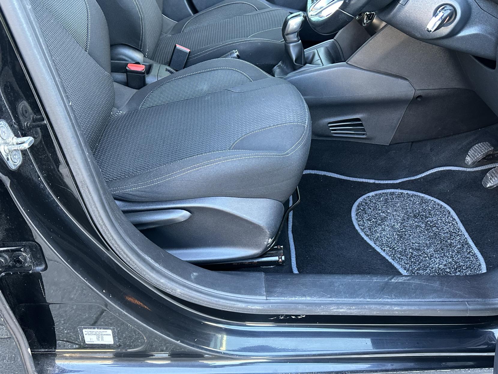 Peugeot 208 1.2 PureTech Allure Hatchback 5dr Petrol Manual Euro 6 (82 ps)