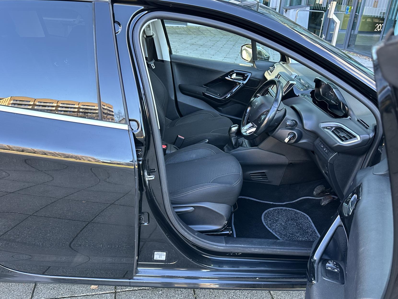 Peugeot 208 1.2 PureTech Allure Hatchback 5dr Petrol Manual Euro 6 (82 ps)