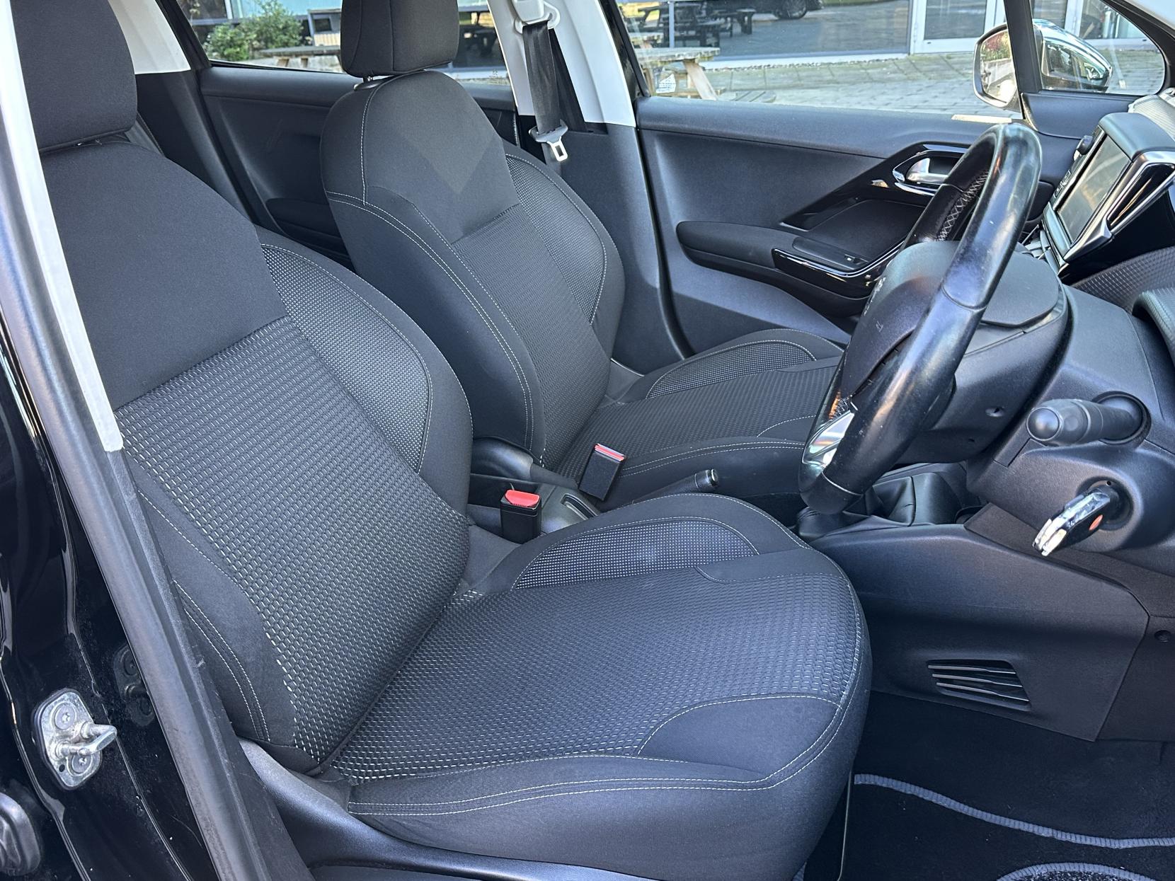 Peugeot 208 1.2 PureTech Allure Hatchback 5dr Petrol Manual Euro 6 (82 ps)