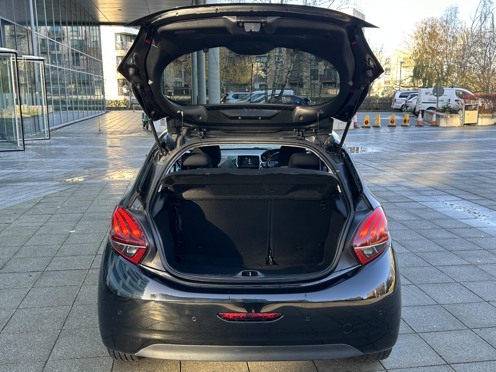 Peugeot 208 1.2 PureTech Allure Hatchback 5dr Petrol Manual Euro 6 (82 ps)