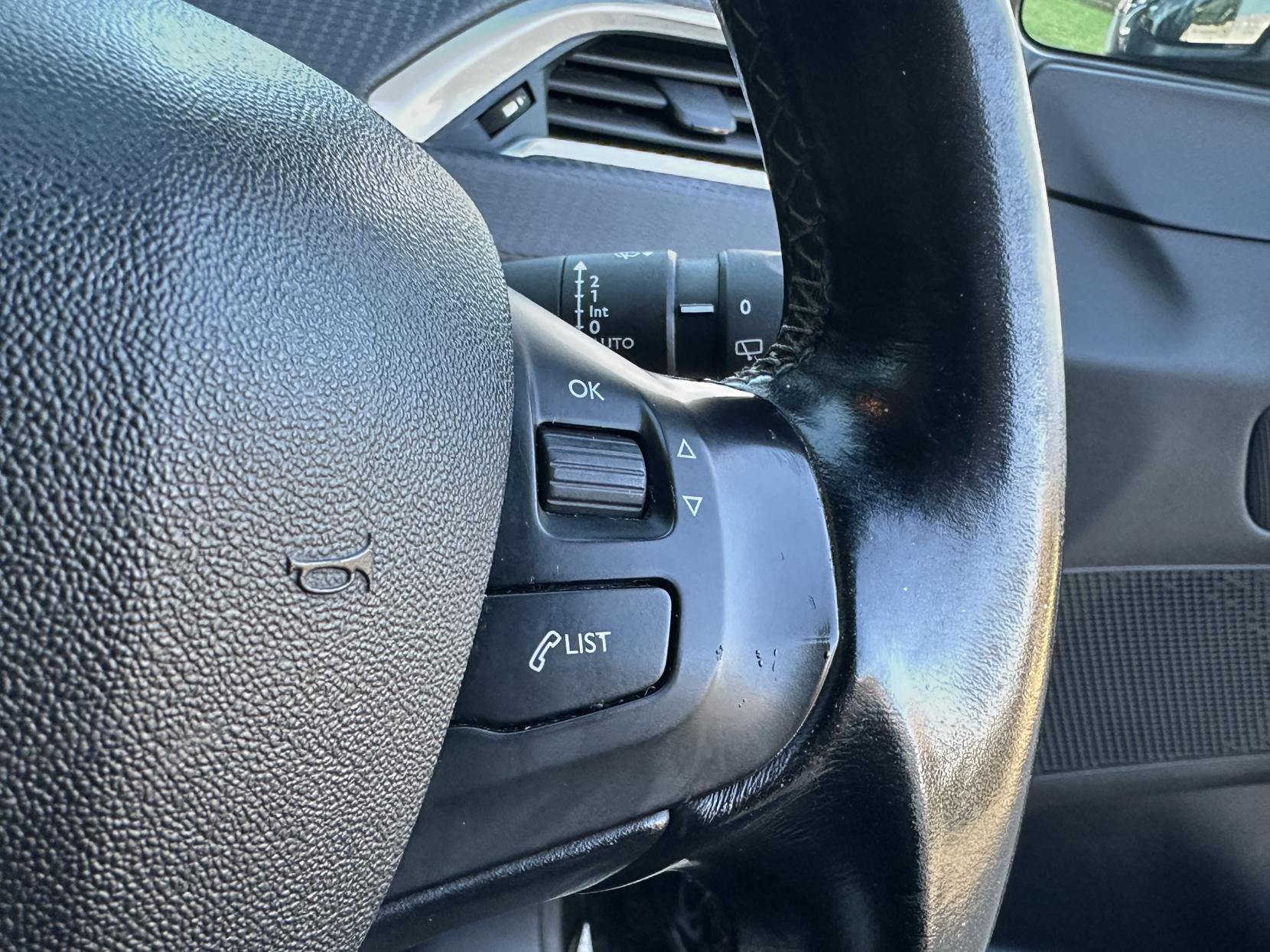 Peugeot 208 1.2 PureTech Allure Hatchback 5dr Petrol Manual Euro 6 (82 ps)