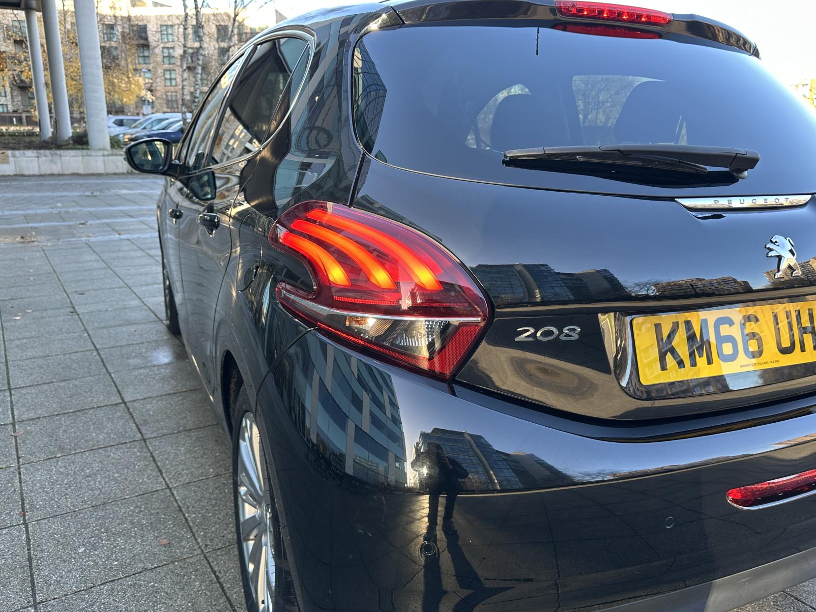 Peugeot 208 1.2 PureTech Allure Hatchback 5dr Petrol Manual Euro 6 (82 ps)