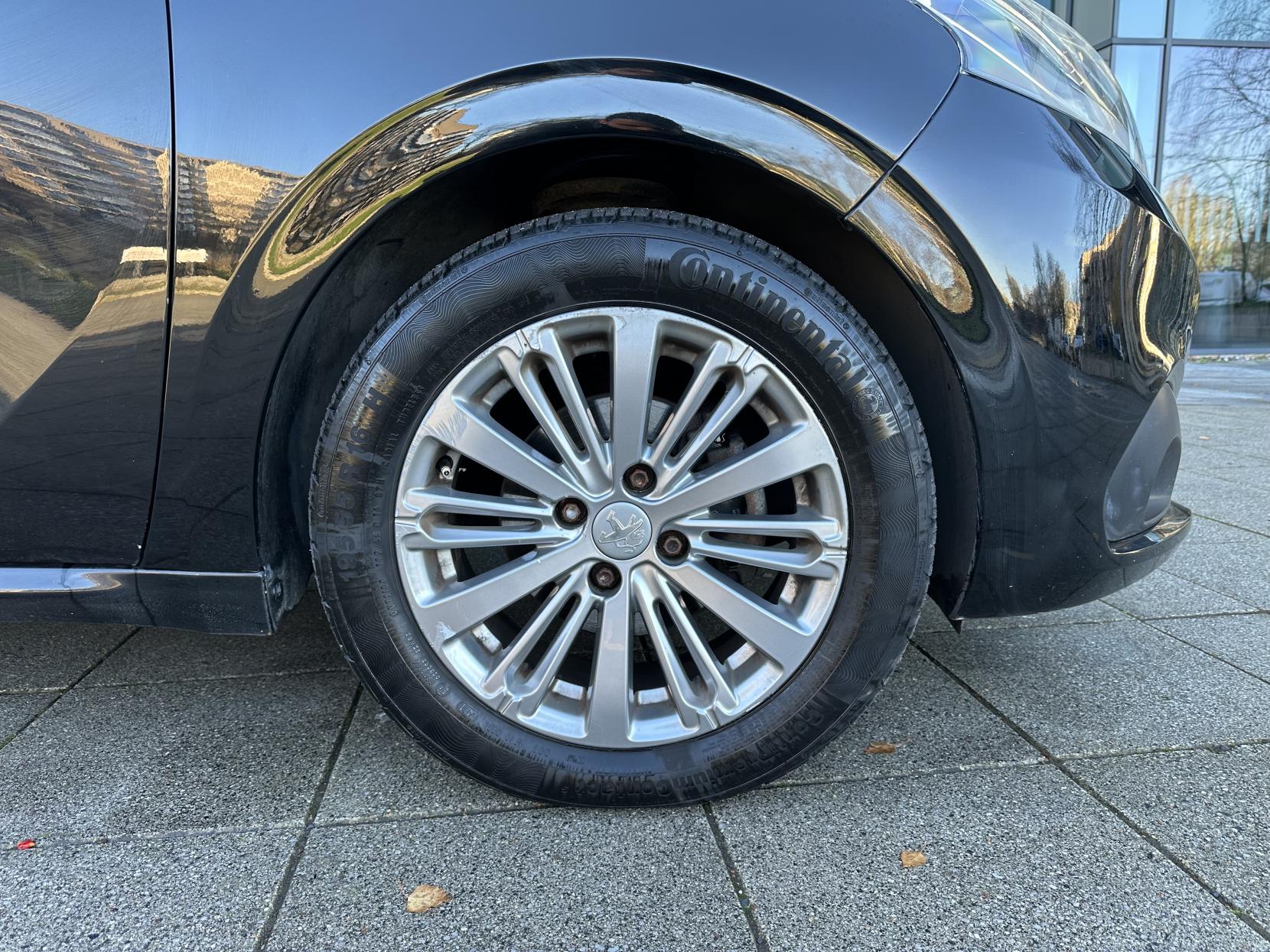 Peugeot 208 1.2 PureTech Allure Hatchback 5dr Petrol Manual Euro 6 (82 ps)