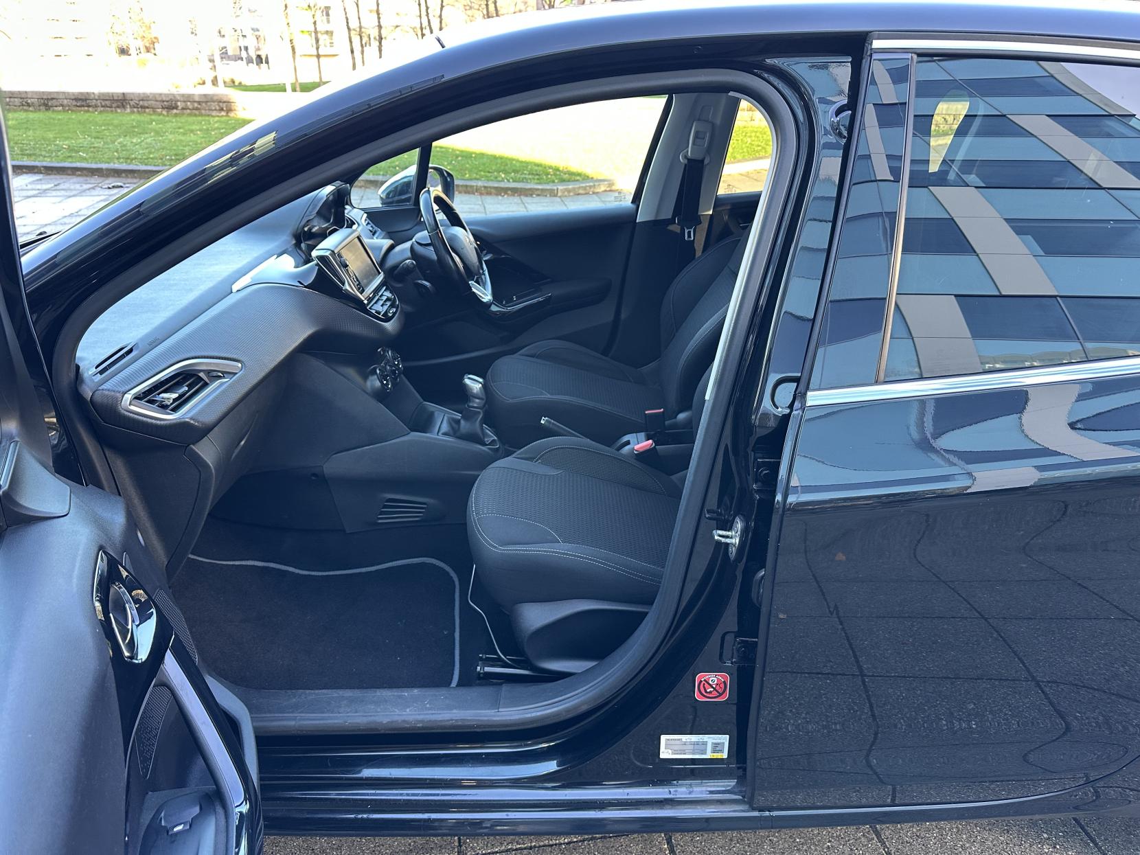 Peugeot 208 1.2 PureTech Allure Hatchback 5dr Petrol Manual Euro 6 (82 ps)