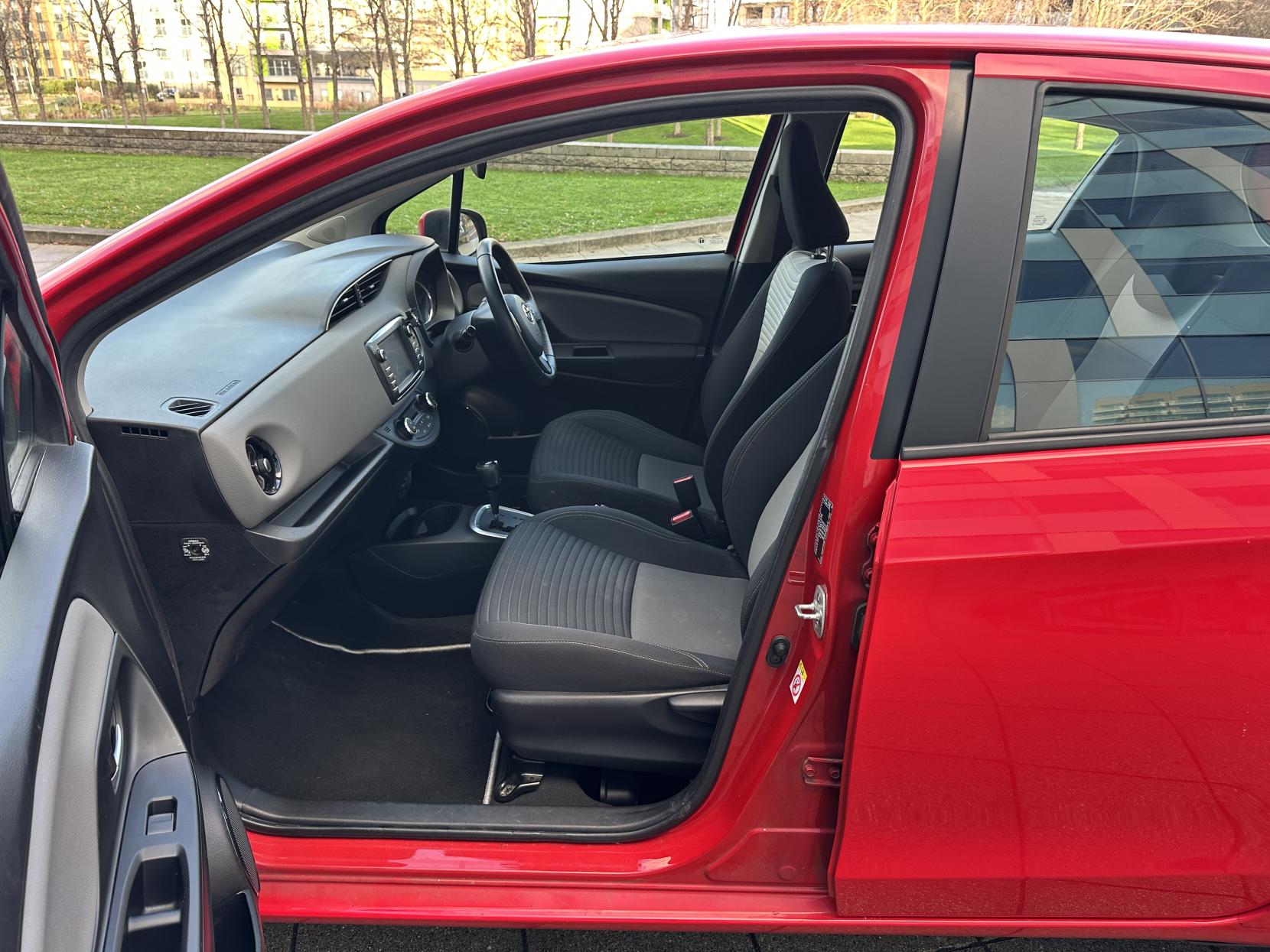 Toyota Yaris 1.5 VVT-h Icon Hatchback 5dr Petrol Hybrid E-CVT Euro 6 (s/s) (100 ps)