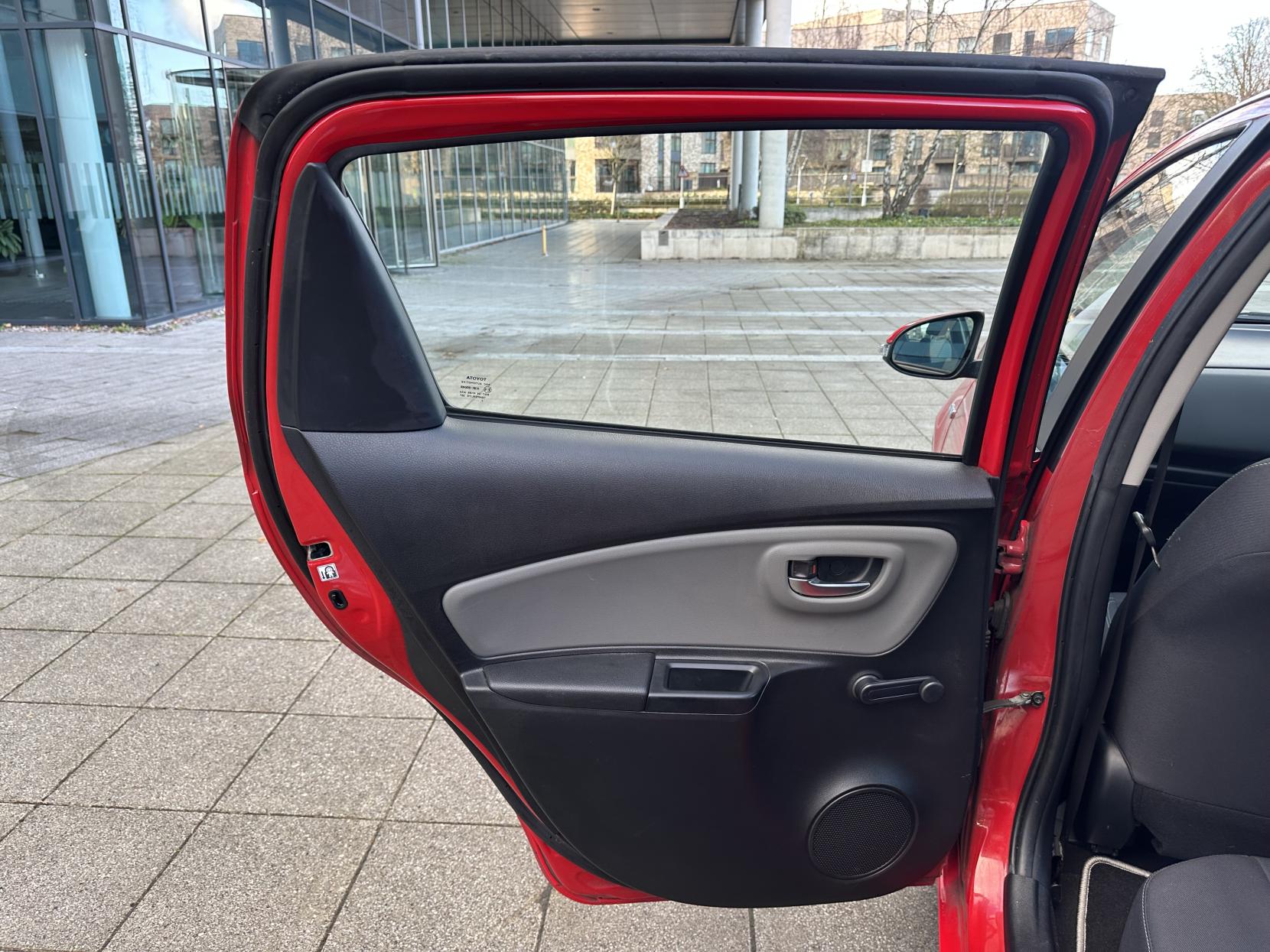 Toyota Yaris 1.5 VVT-h Icon Hatchback 5dr Petrol Hybrid E-CVT Euro 6 (s/s) (100 ps)