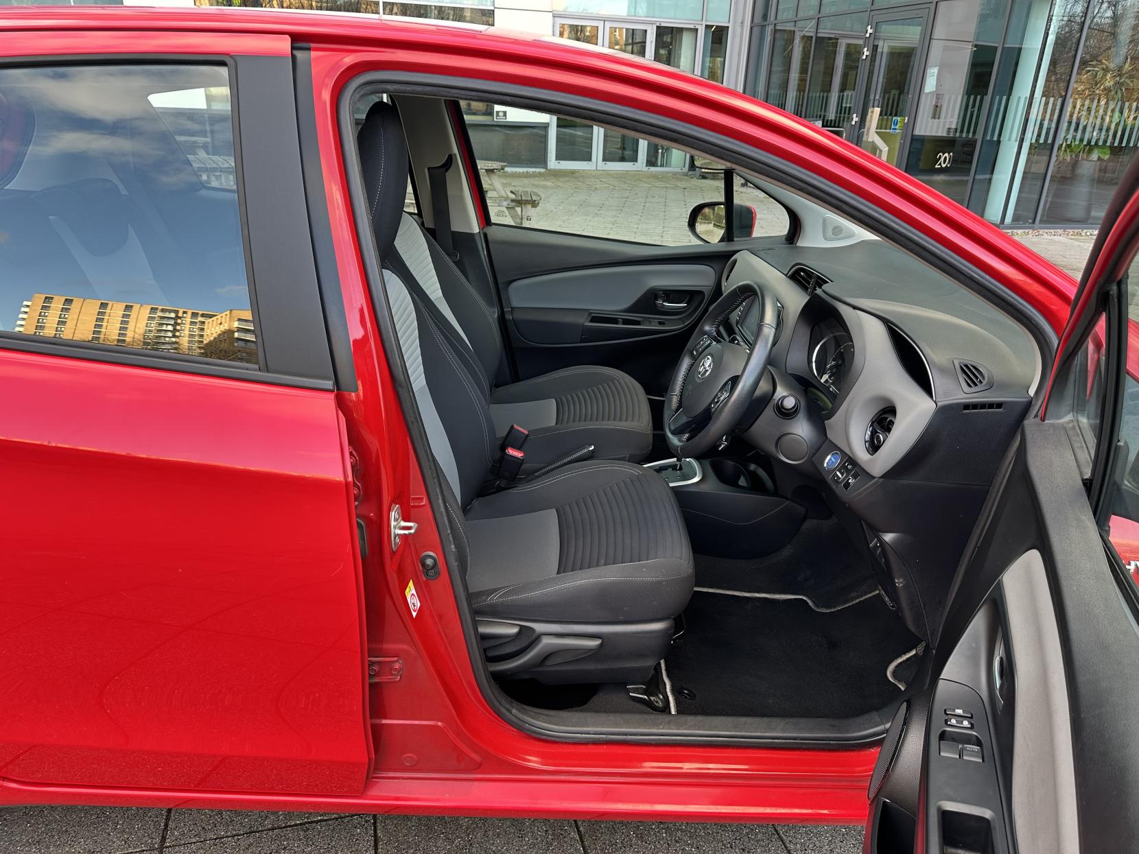 Toyota Yaris 1.5 VVT-h Icon Hatchback 5dr Petrol Hybrid E-CVT Euro 6 (s/s) (100 ps)