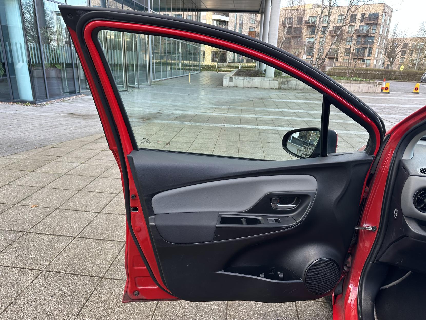 Toyota Yaris 1.5 VVT-h Icon Hatchback 5dr Petrol Hybrid E-CVT Euro 6 (s/s) (100 ps)