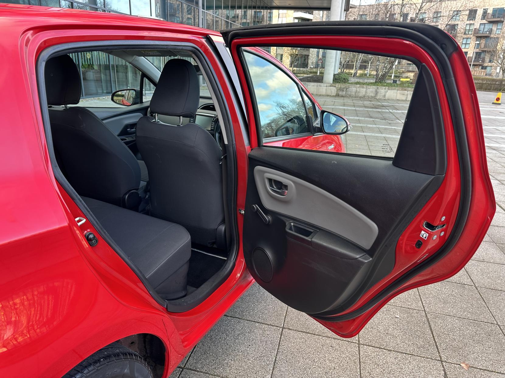 Toyota Yaris 1.5 VVT-h Icon Hatchback 5dr Petrol Hybrid E-CVT Euro 6 (s/s) (100 ps)