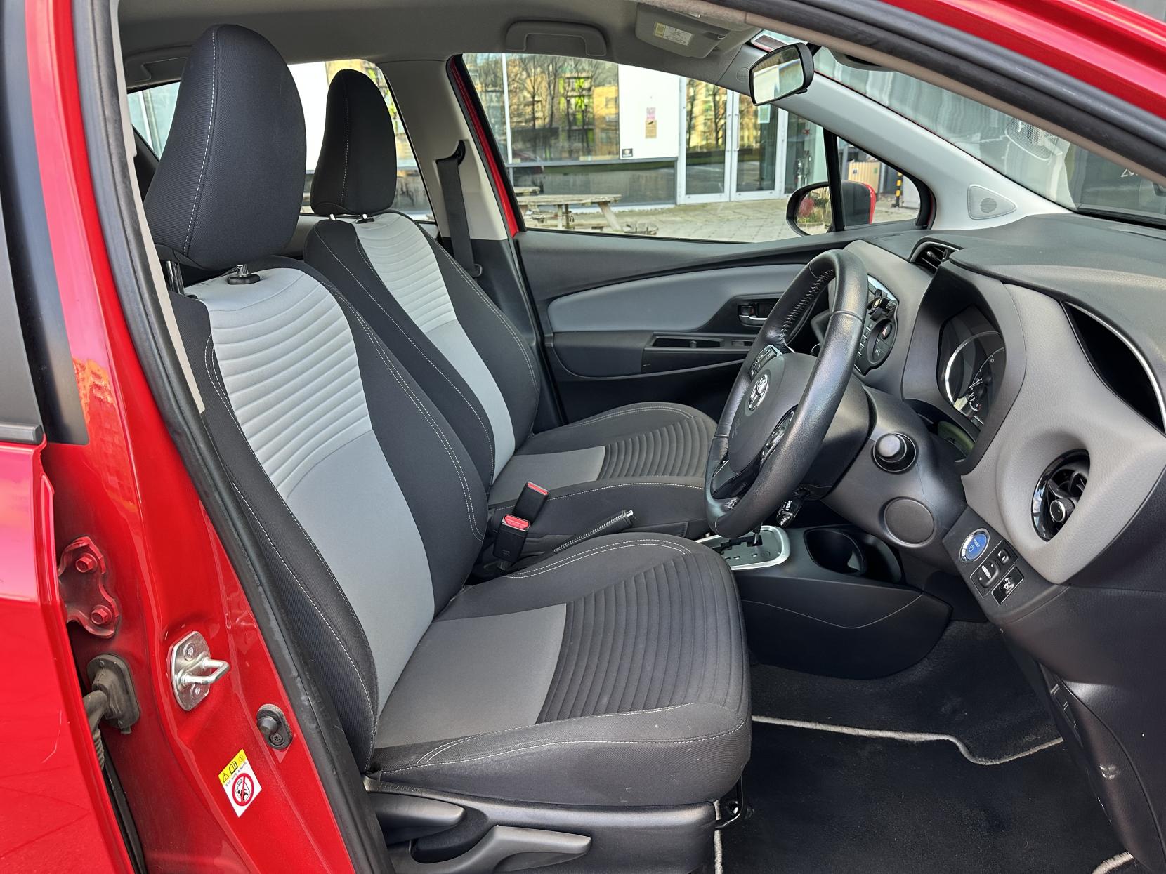 Toyota Yaris 1.5 VVT-h Icon Hatchback 5dr Petrol Hybrid E-CVT Euro 6 (s/s) (100 ps)