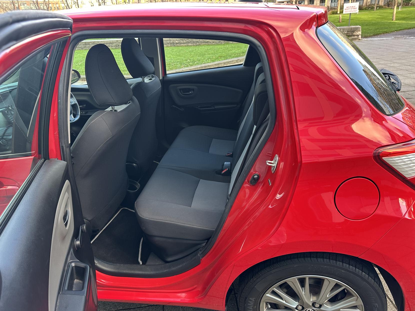 Toyota Yaris 1.5 VVT-h Icon Hatchback 5dr Petrol Hybrid E-CVT Euro 6 (s/s) (100 ps)