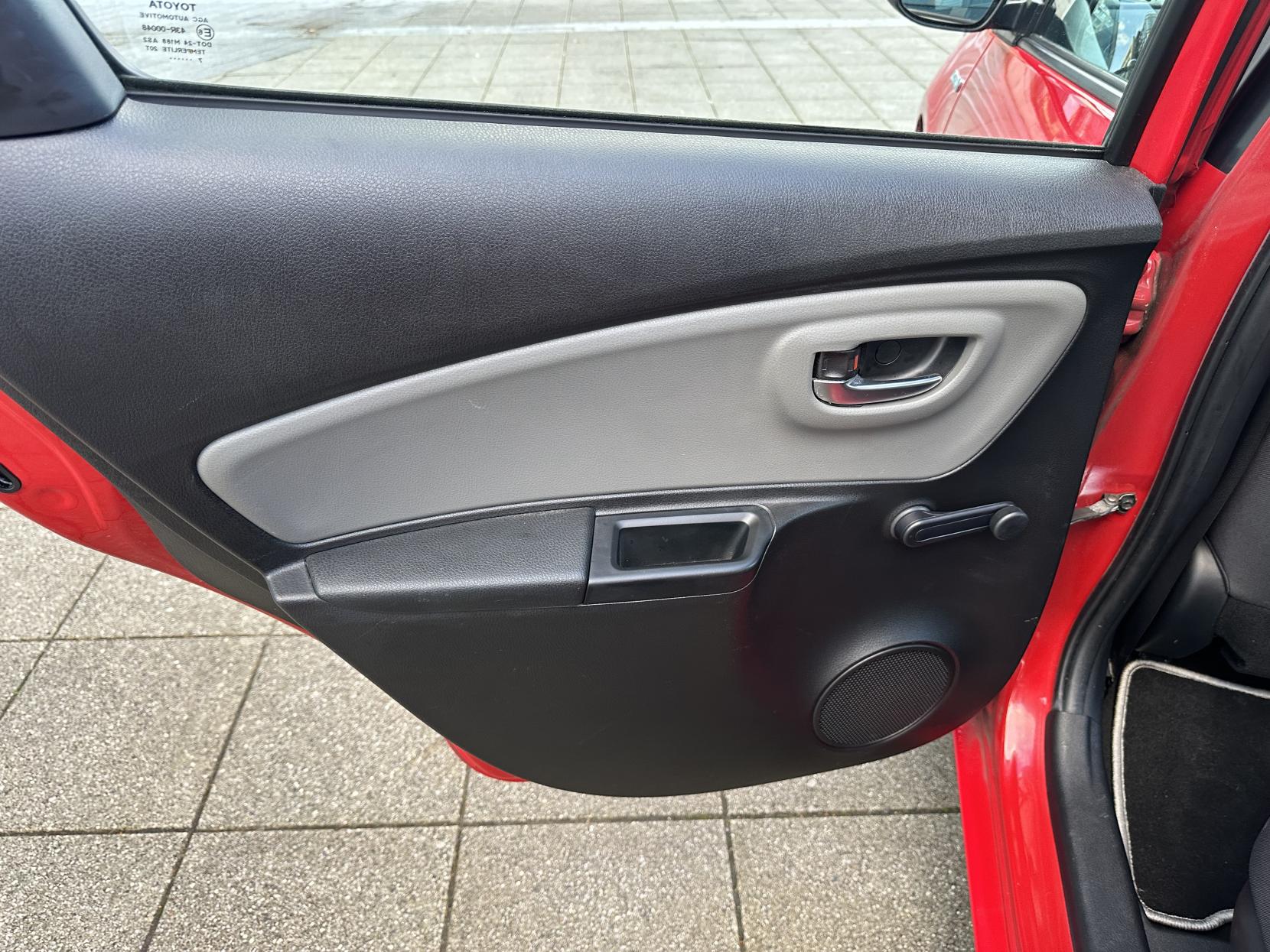 Toyota Yaris 1.5 VVT-h Icon Hatchback 5dr Petrol Hybrid E-CVT Euro 6 (s/s) (100 ps)