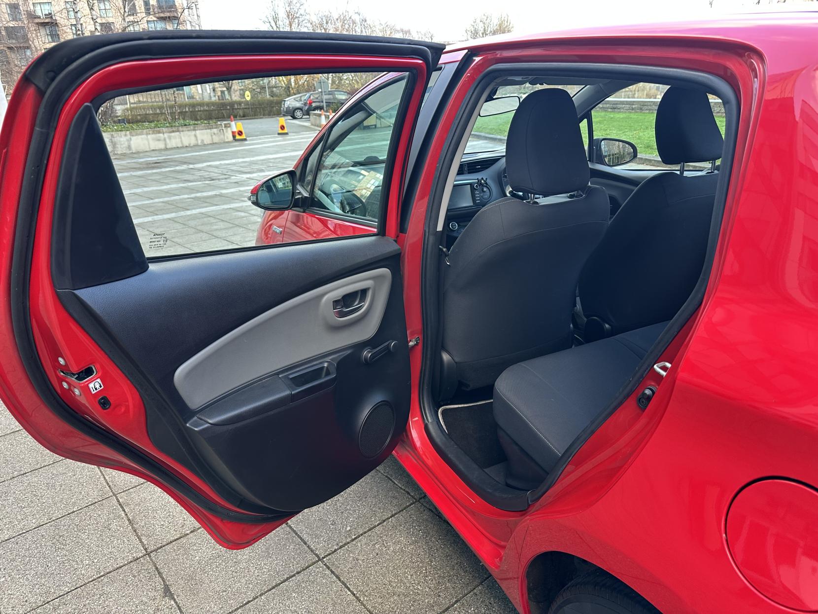 Toyota Yaris 1.5 VVT-h Icon Hatchback 5dr Petrol Hybrid E-CVT Euro 6 (s/s) (100 ps)