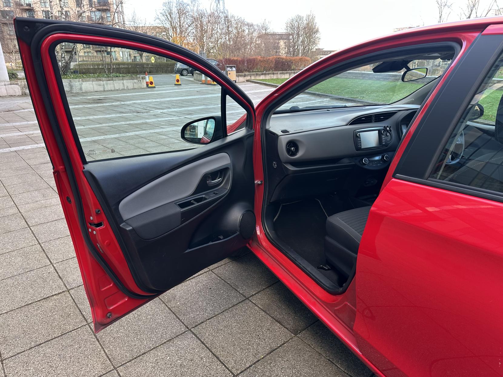 Toyota Yaris 1.5 VVT-h Icon Hatchback 5dr Petrol Hybrid E-CVT Euro 6 (s/s) (100 ps)