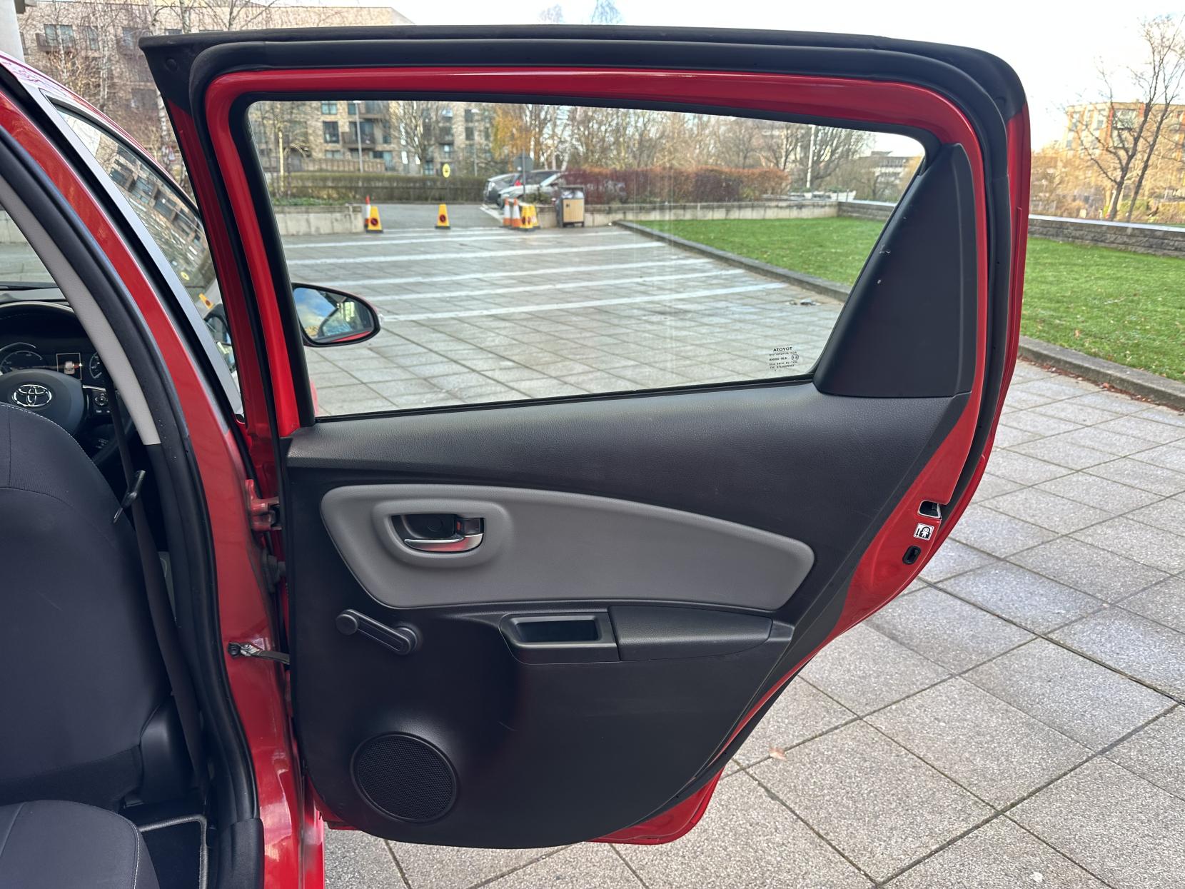 Toyota Yaris 1.5 VVT-h Icon Hatchback 5dr Petrol Hybrid E-CVT Euro 6 (s/s) (100 ps)