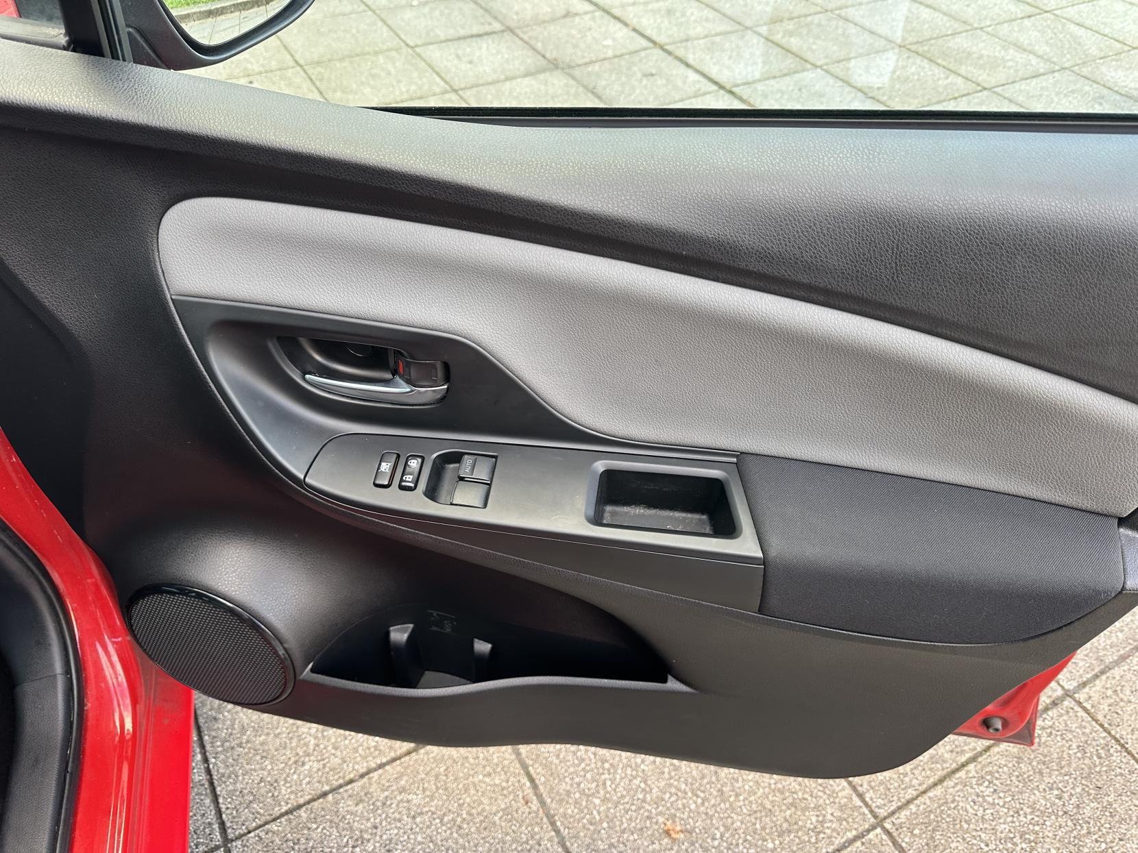 Toyota Yaris 1.5 VVT-h Icon Hatchback 5dr Petrol Hybrid E-CVT Euro 6 (s/s) (100 ps)