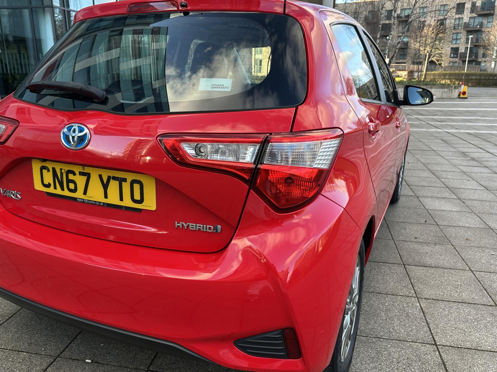 Toyota Yaris 1.5 VVT-h Icon Hatchback 5dr Petrol Hybrid E-CVT Euro 6 (s/s) (100 ps)