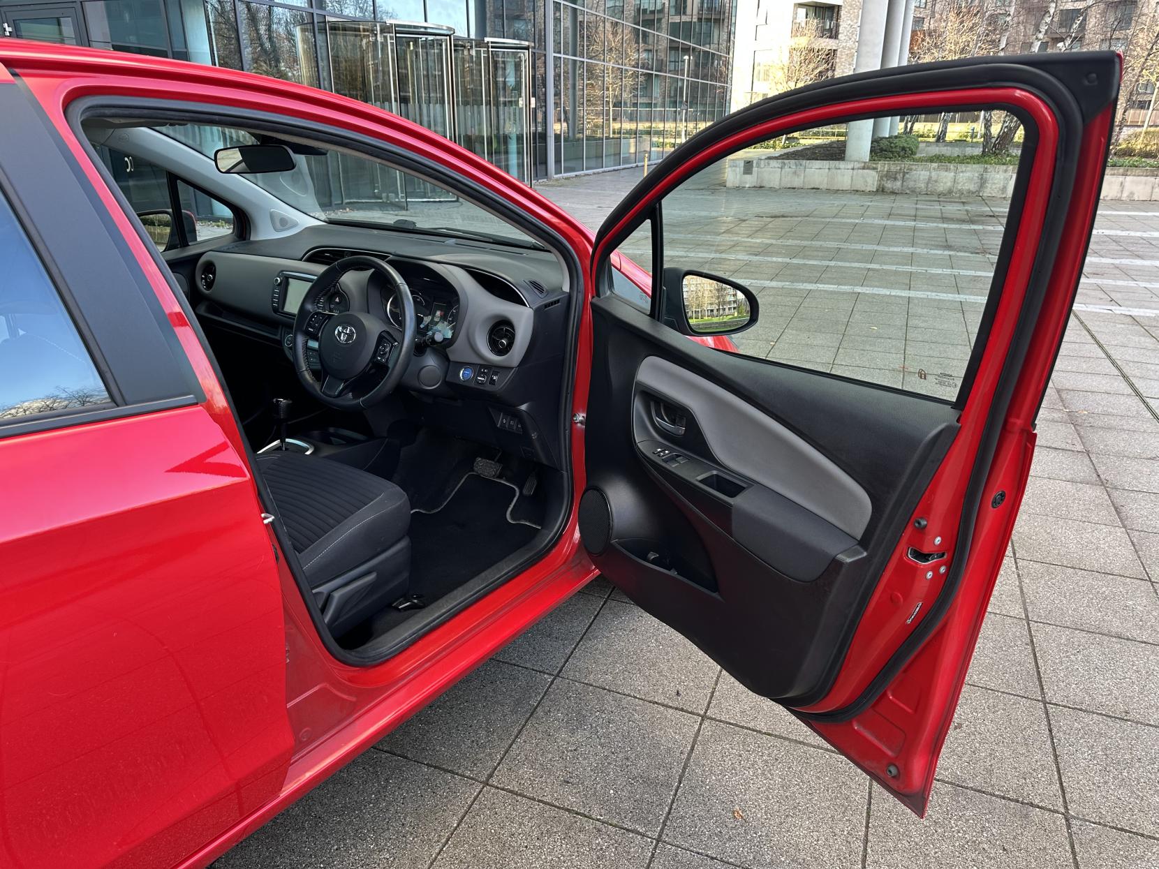 Toyota Yaris 1.5 VVT-h Icon Hatchback 5dr Petrol Hybrid E-CVT Euro 6 (s/s) (100 ps)