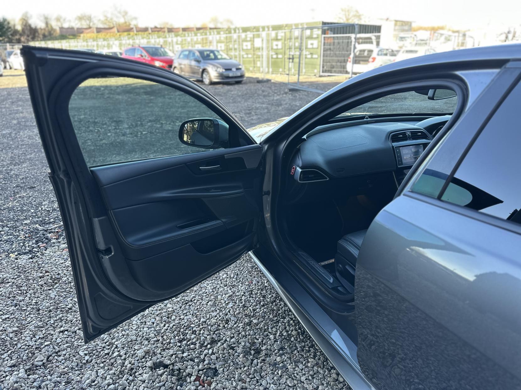 Jaguar XE 2.0d R-Sport Saloon 4dr Diesel Auto Euro 6 (s/s) (180 ps)