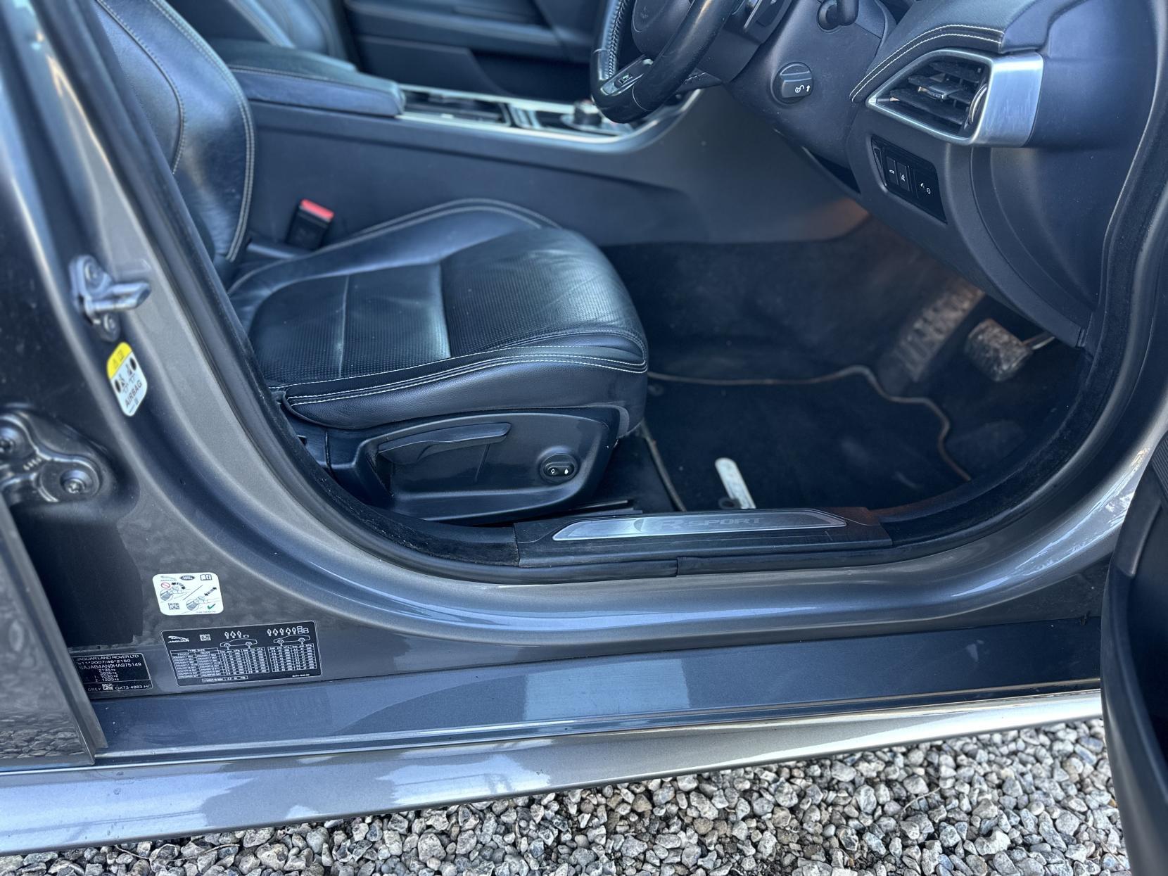 Jaguar XE 2.0d R-Sport Saloon 4dr Diesel Auto Euro 6 (s/s) (180 ps)