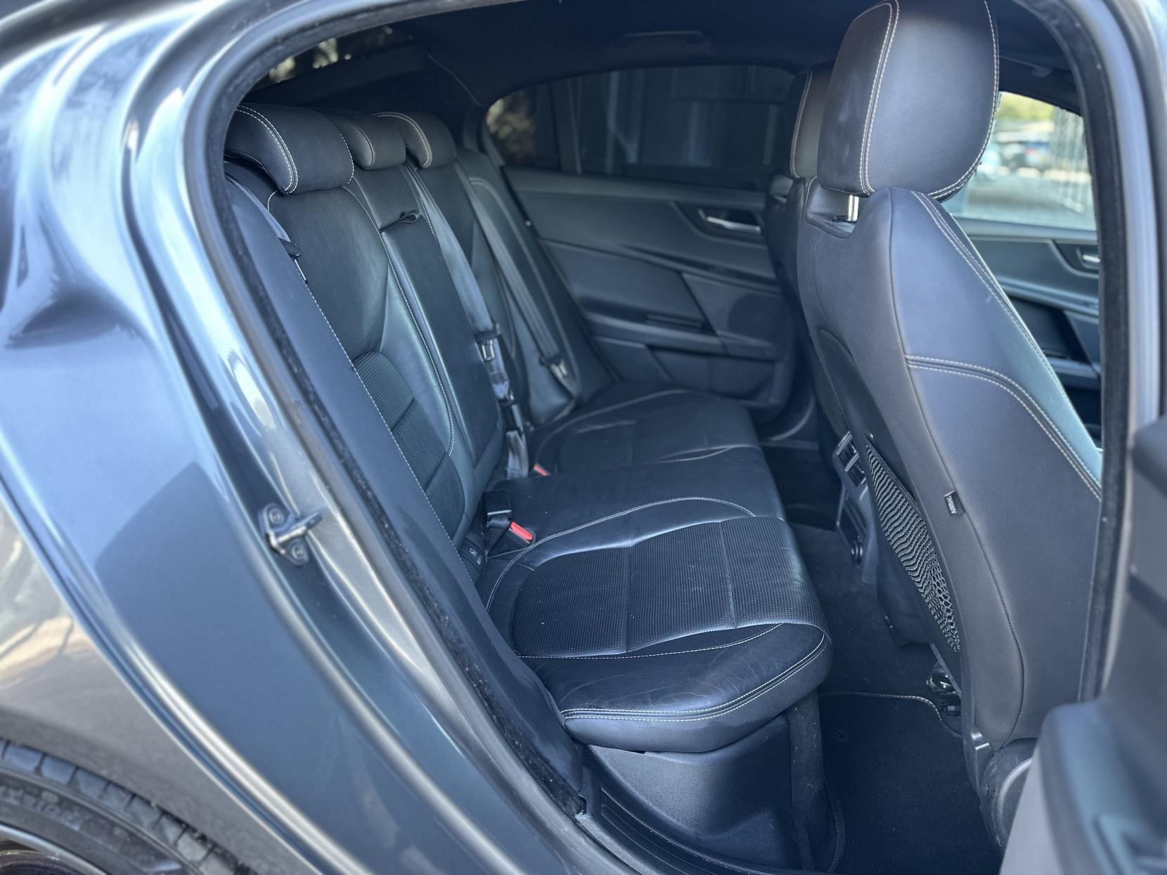 Jaguar XE 2.0d R-Sport Saloon 4dr Diesel Auto Euro 6 (s/s) (180 ps)