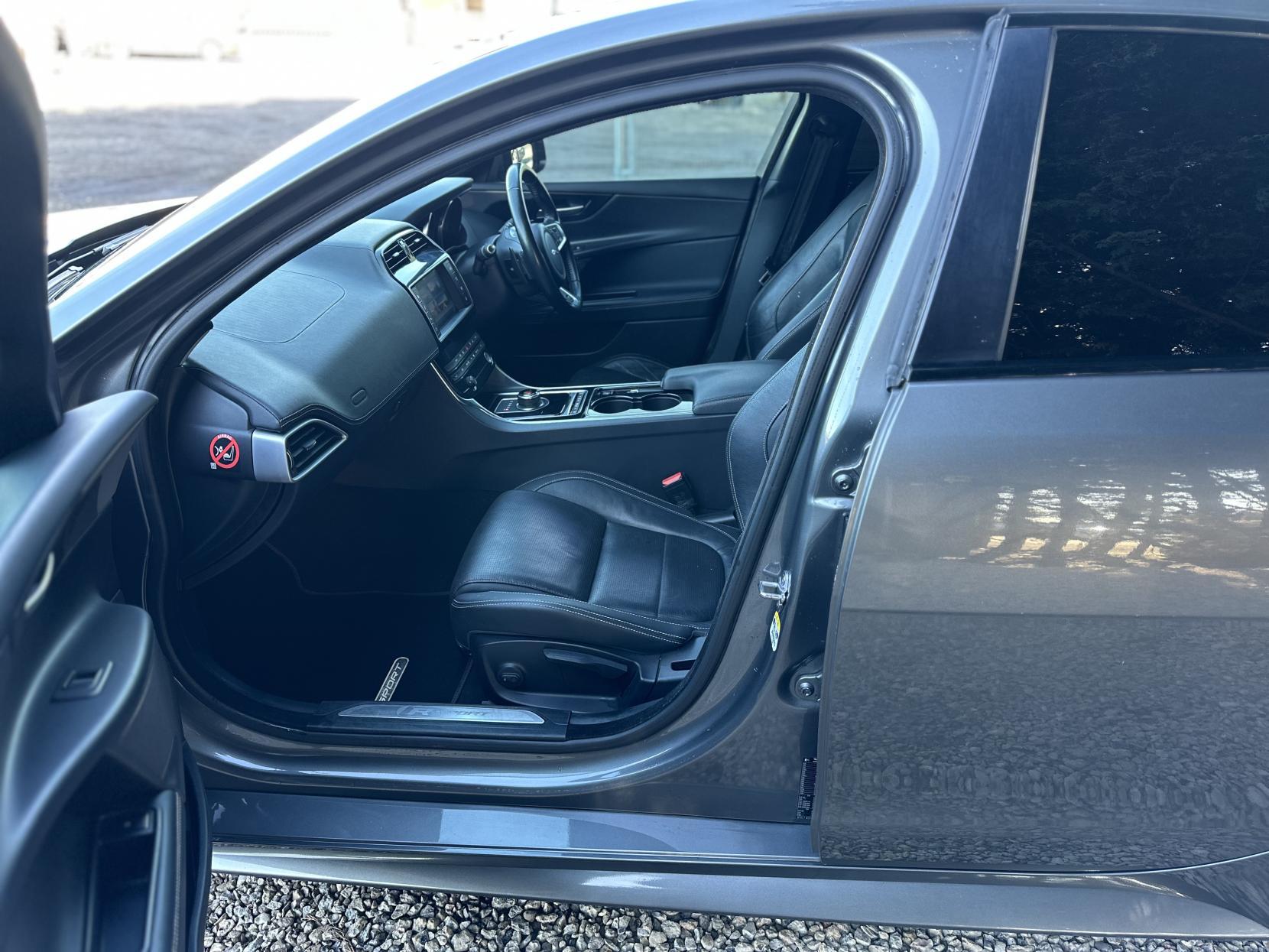 Jaguar XE 2.0d R-Sport Saloon 4dr Diesel Auto Euro 6 (s/s) (180 ps)