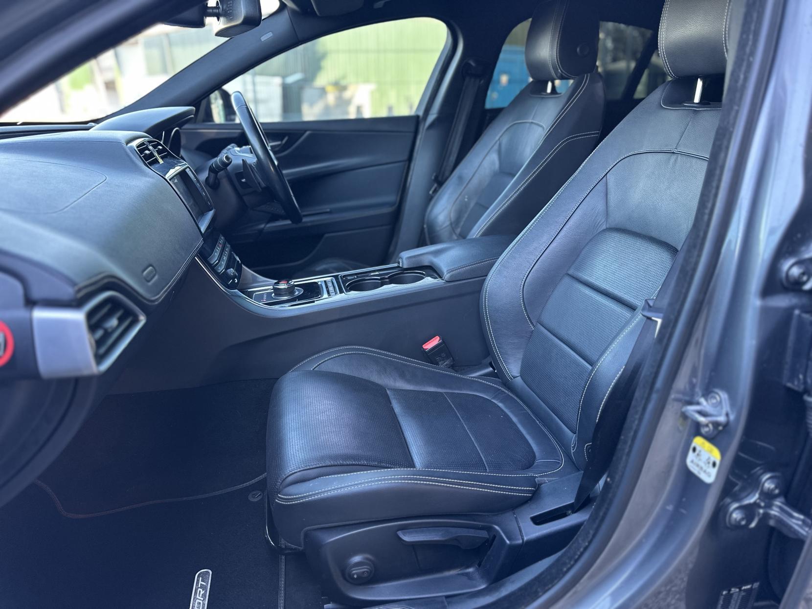 Jaguar XE 2.0d R-Sport Saloon 4dr Diesel Auto Euro 6 (s/s) (180 ps)