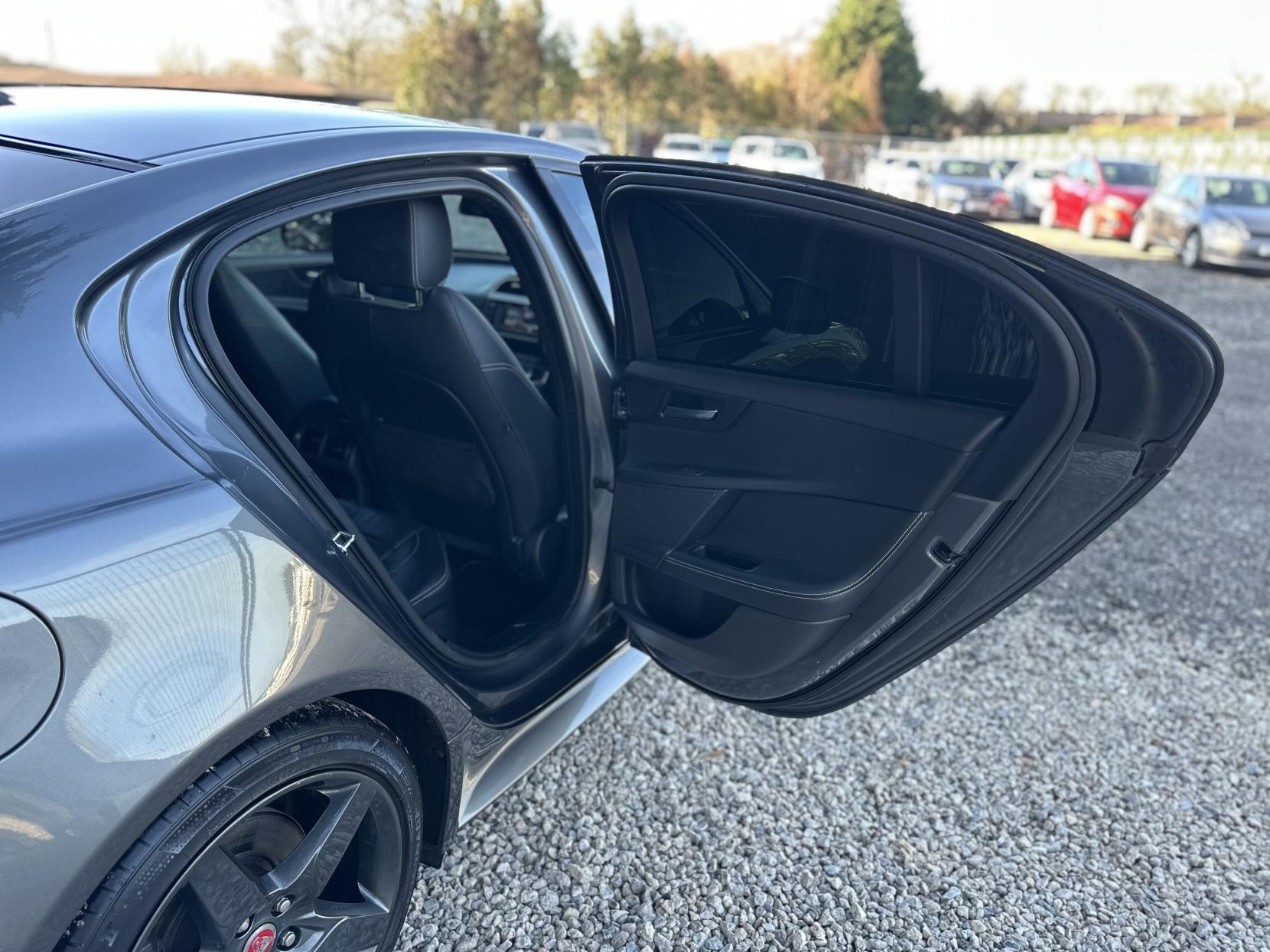 Jaguar XE 2.0d R-Sport Saloon 4dr Diesel Auto Euro 6 (s/s) (180 ps)