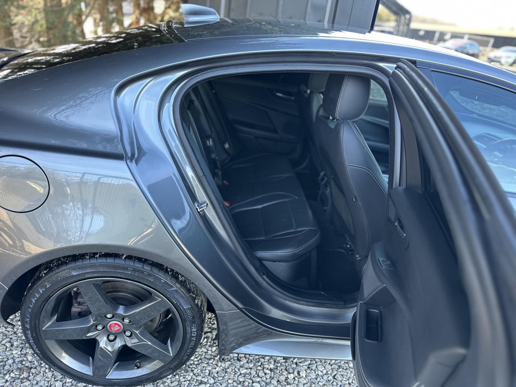 Jaguar XE 2.0d R-Sport Saloon 4dr Diesel Auto Euro 6 (s/s) (180 ps)