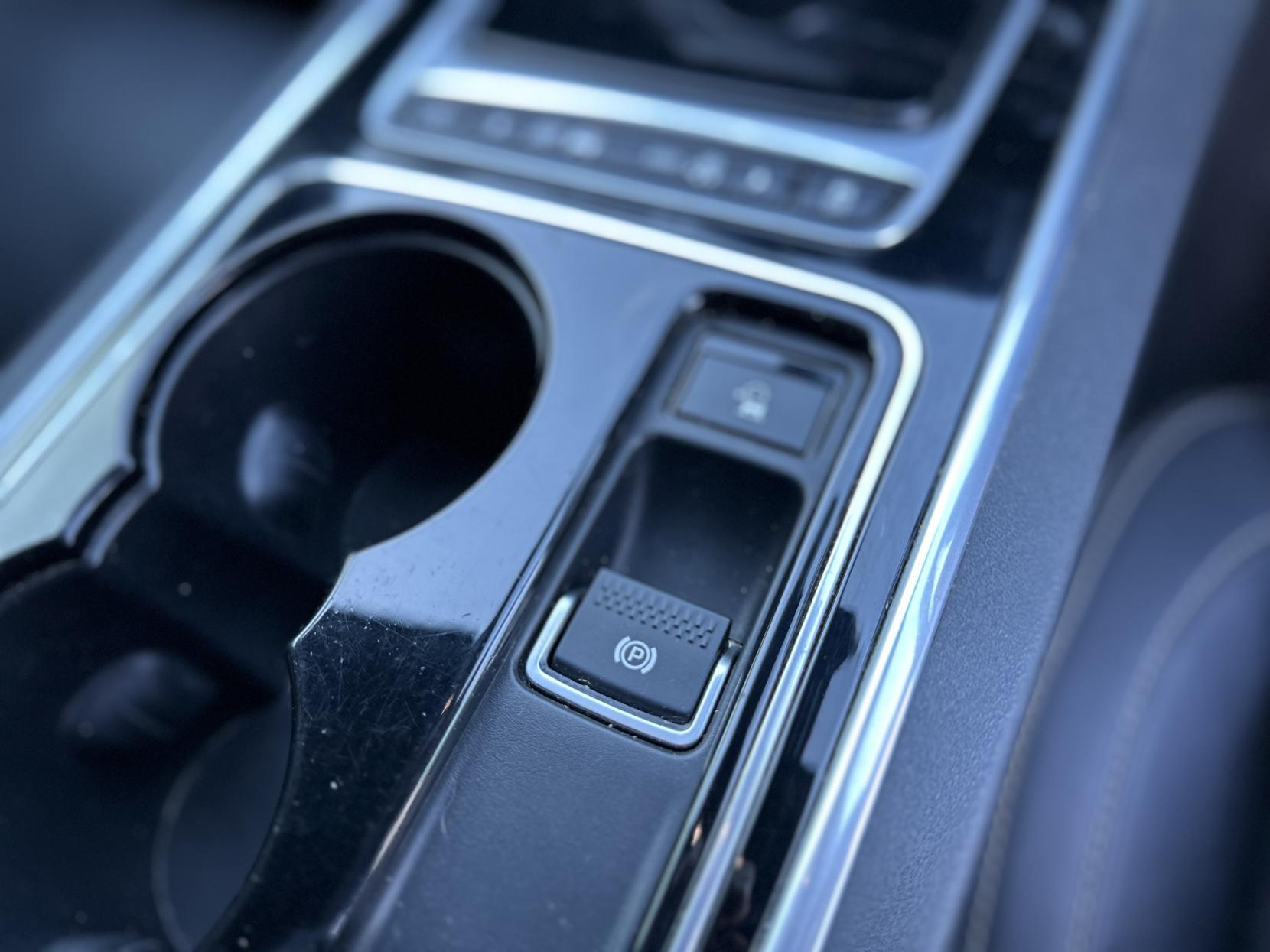 Jaguar XE 2.0d R-Sport Saloon 4dr Diesel Auto Euro 6 (s/s) (180 ps)