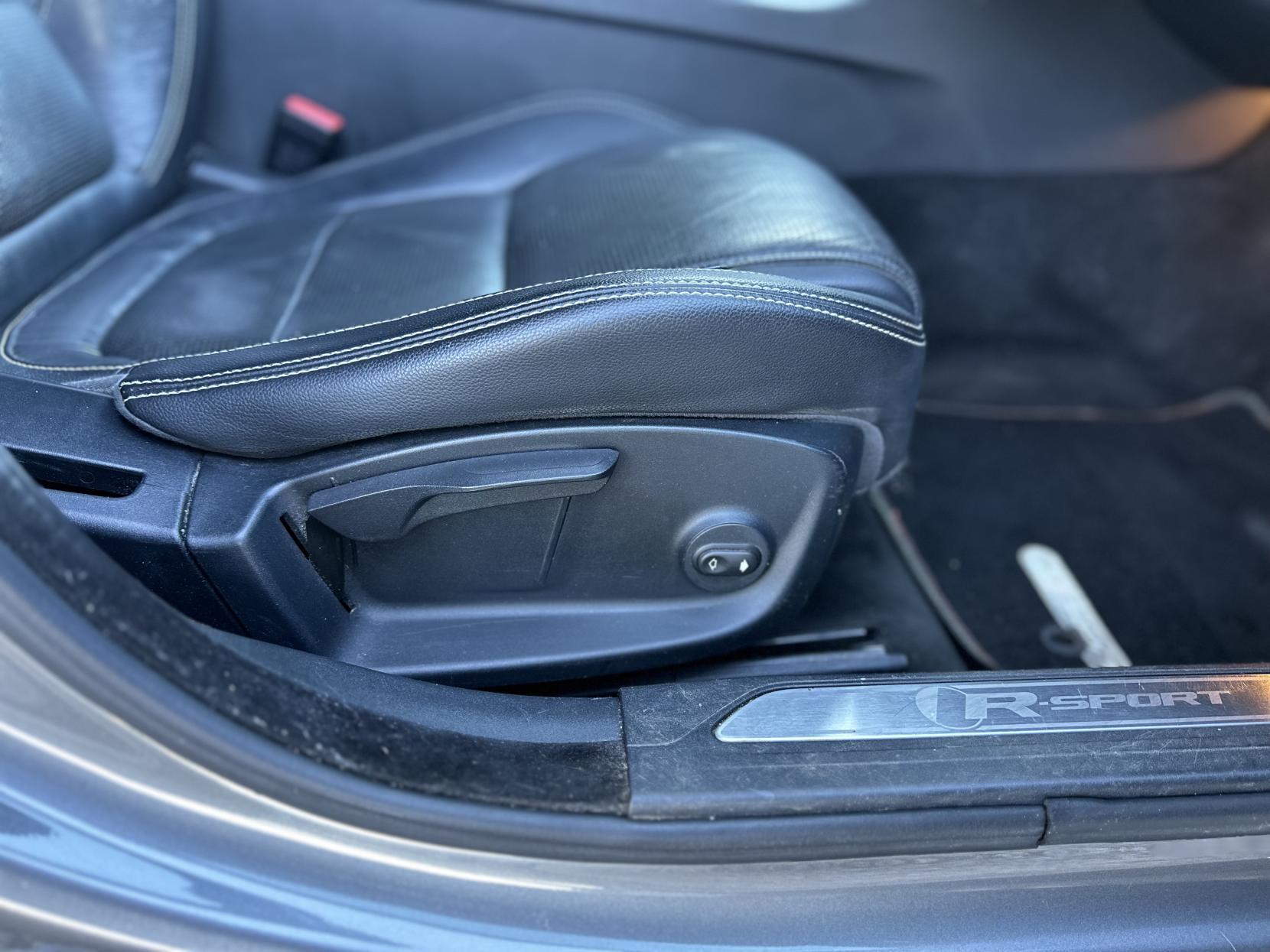 Jaguar XE 2.0d R-Sport Saloon 4dr Diesel Auto Euro 6 (s/s) (180 ps)