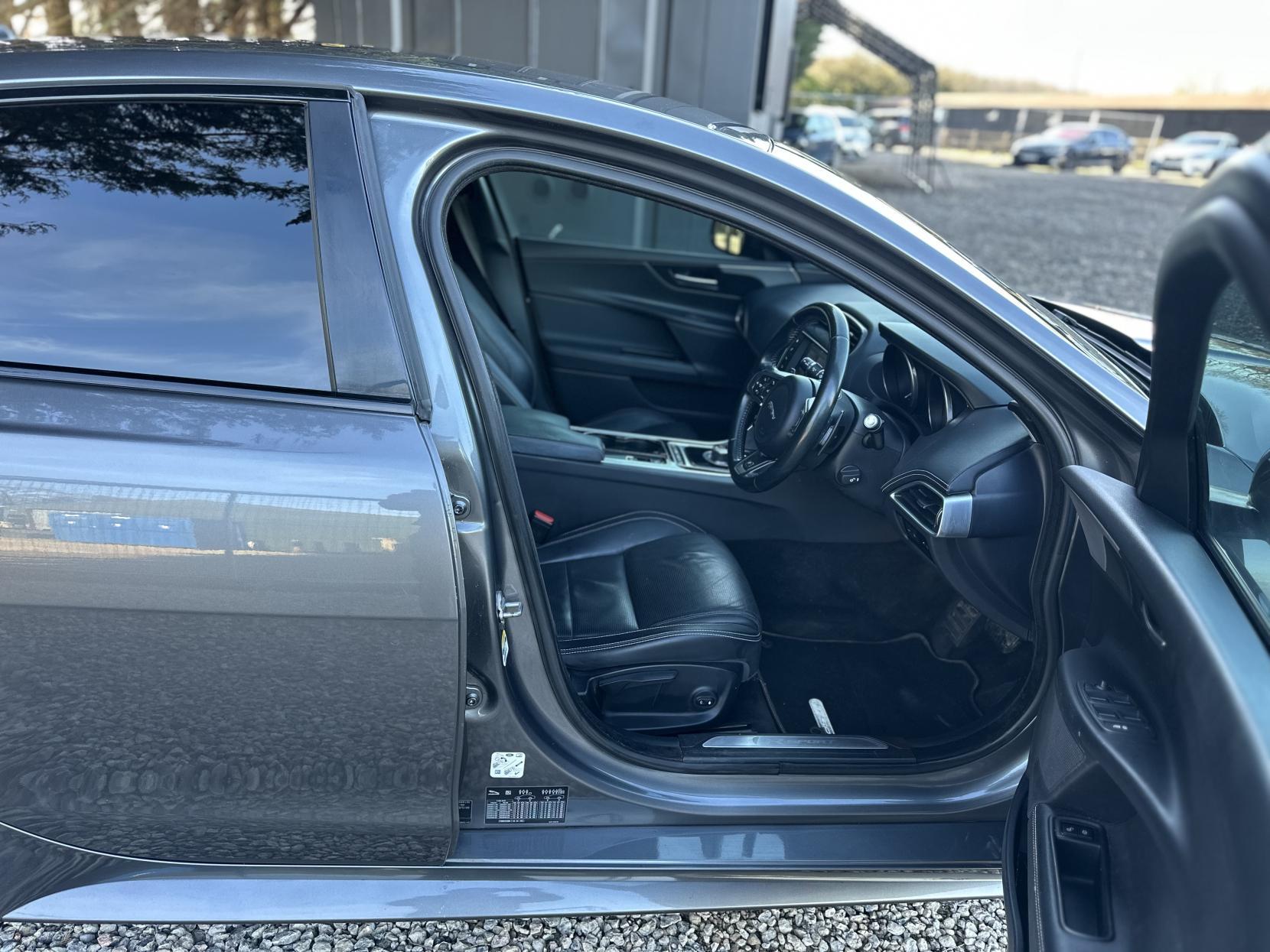 Jaguar XE 2.0d R-Sport Saloon 4dr Diesel Auto Euro 6 (s/s) (180 ps)