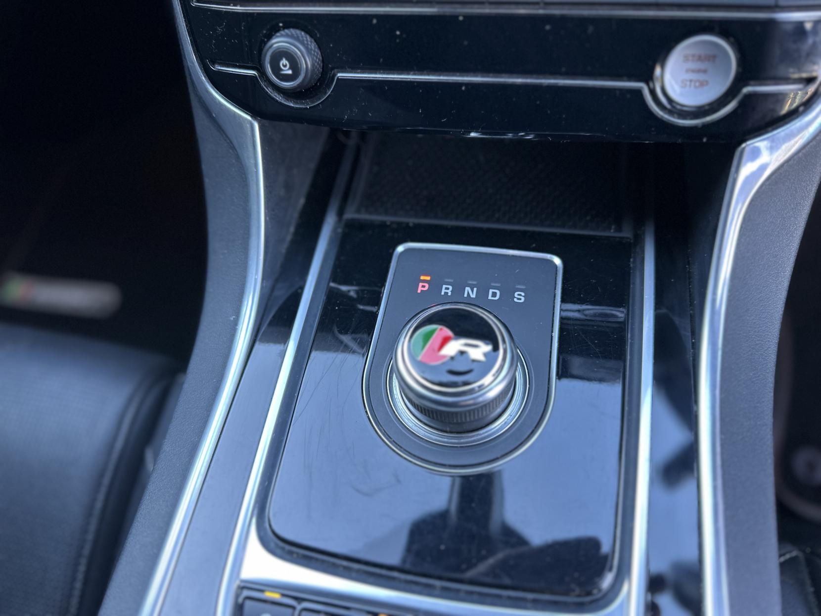 Jaguar XE 2.0d R-Sport Saloon 4dr Diesel Auto Euro 6 (s/s) (180 ps)