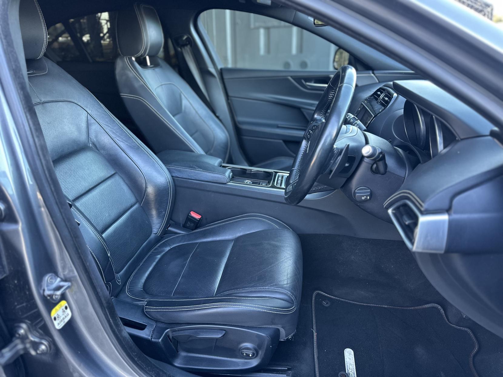 Jaguar XE 2.0d R-Sport Saloon 4dr Diesel Auto Euro 6 (s/s) (180 ps)