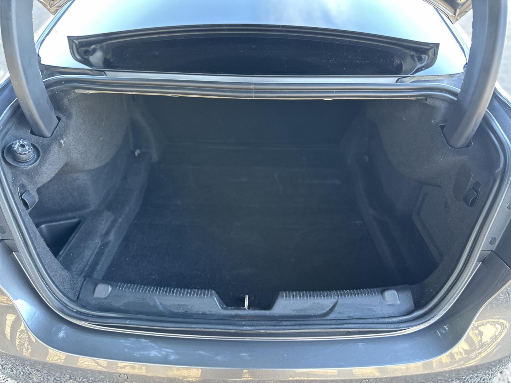 Jaguar XE 2.0d R-Sport Saloon 4dr Diesel Auto Euro 6 (s/s) (180 ps)