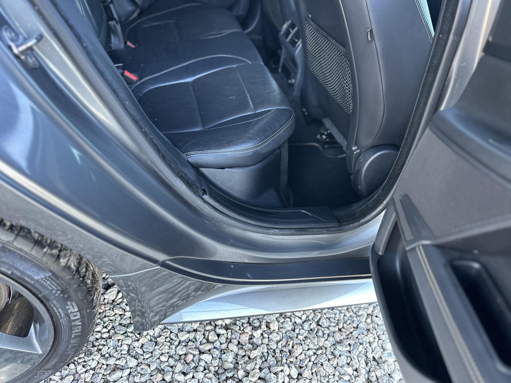 Jaguar XE 2.0d R-Sport Saloon 4dr Diesel Auto Euro 6 (s/s) (180 ps)